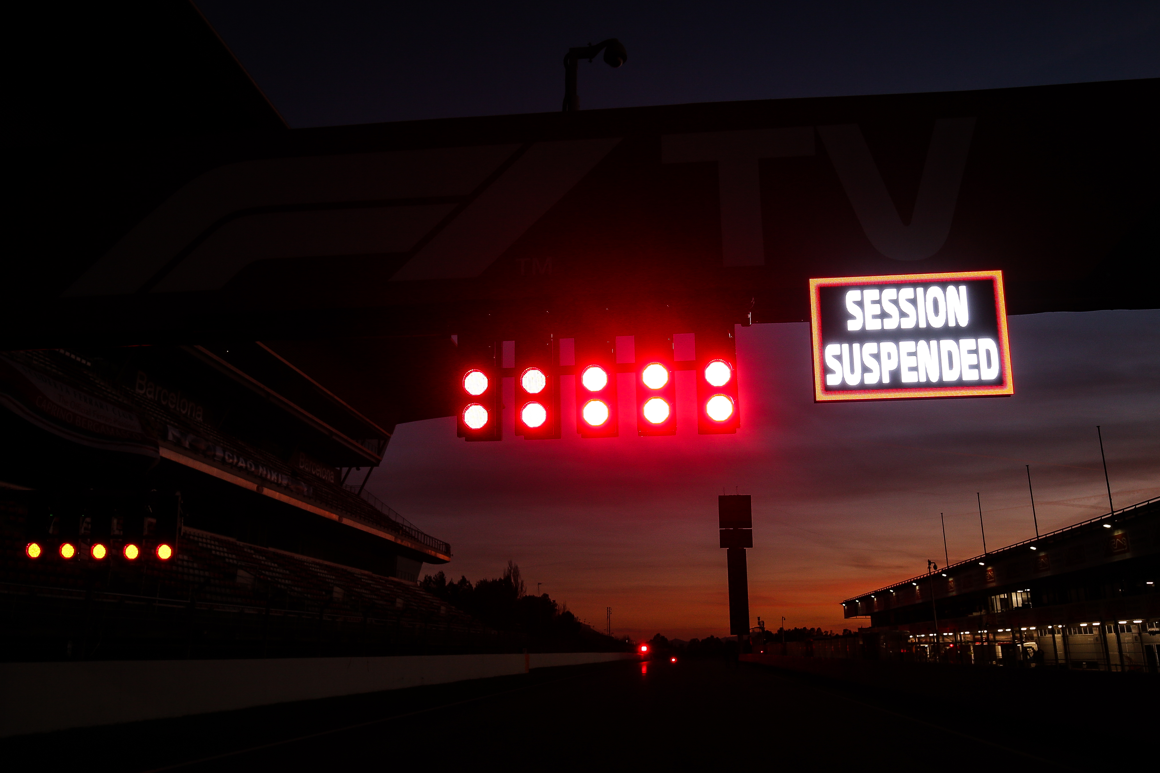 Barcelona F1 circuit red lights