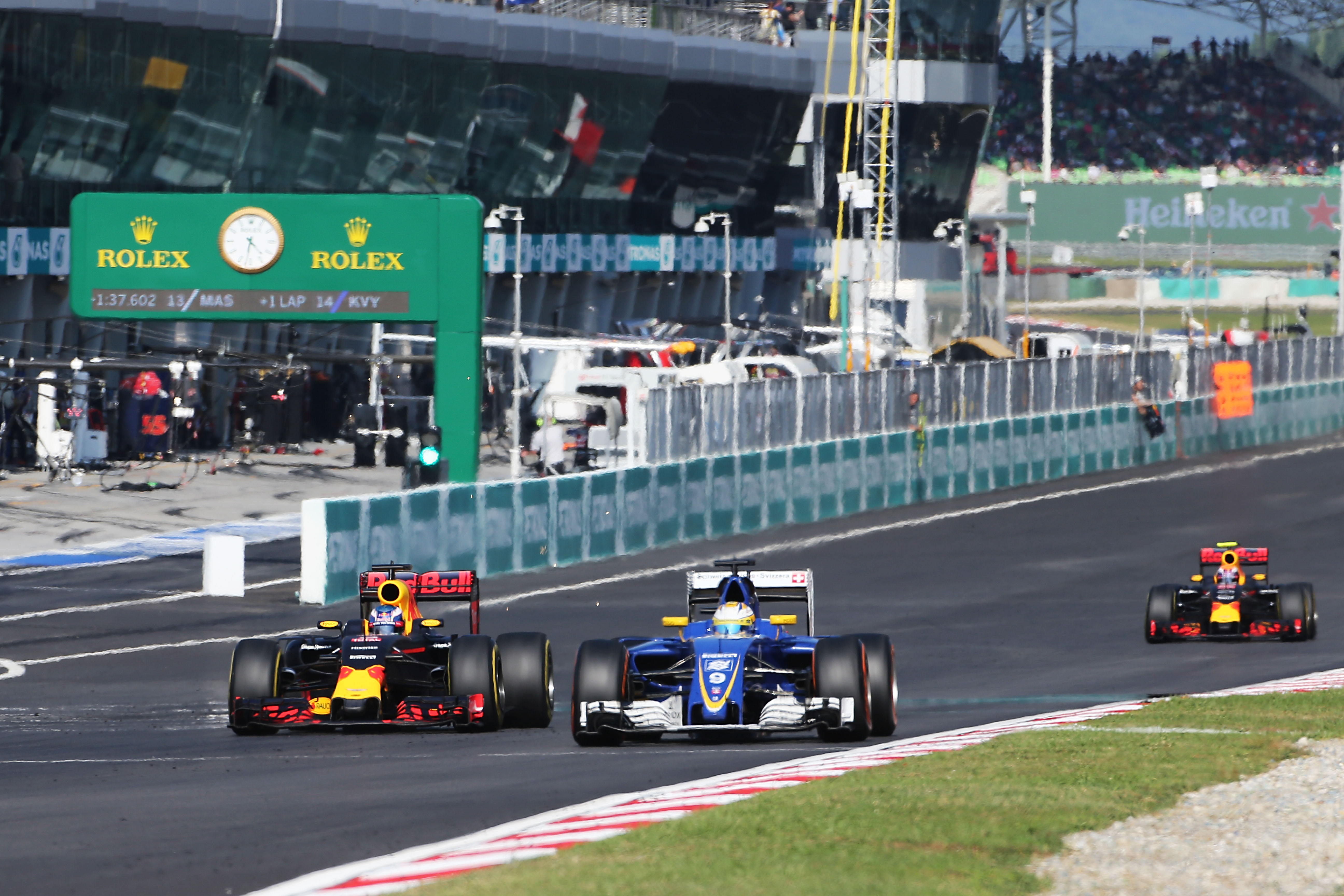 Ricciardo Ericsson Red Bull Sauber f1 2016