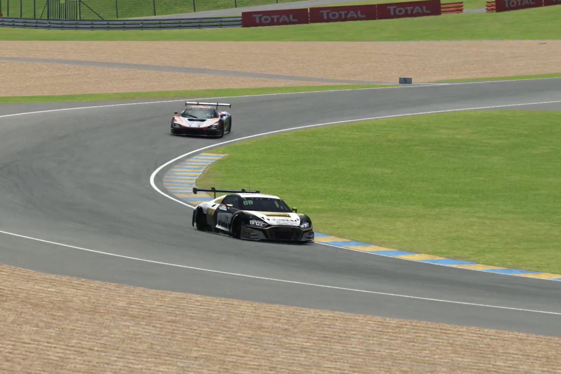 Gt Challenge Series R6 Hoyer Win Pic 2