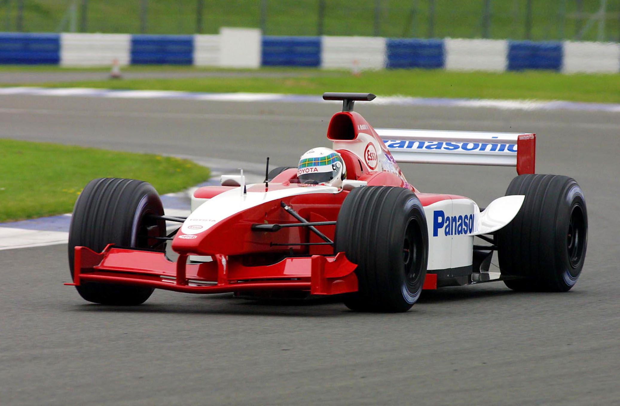 Allan McNish Toyota F1 testing 2001 TF101 Silverstone