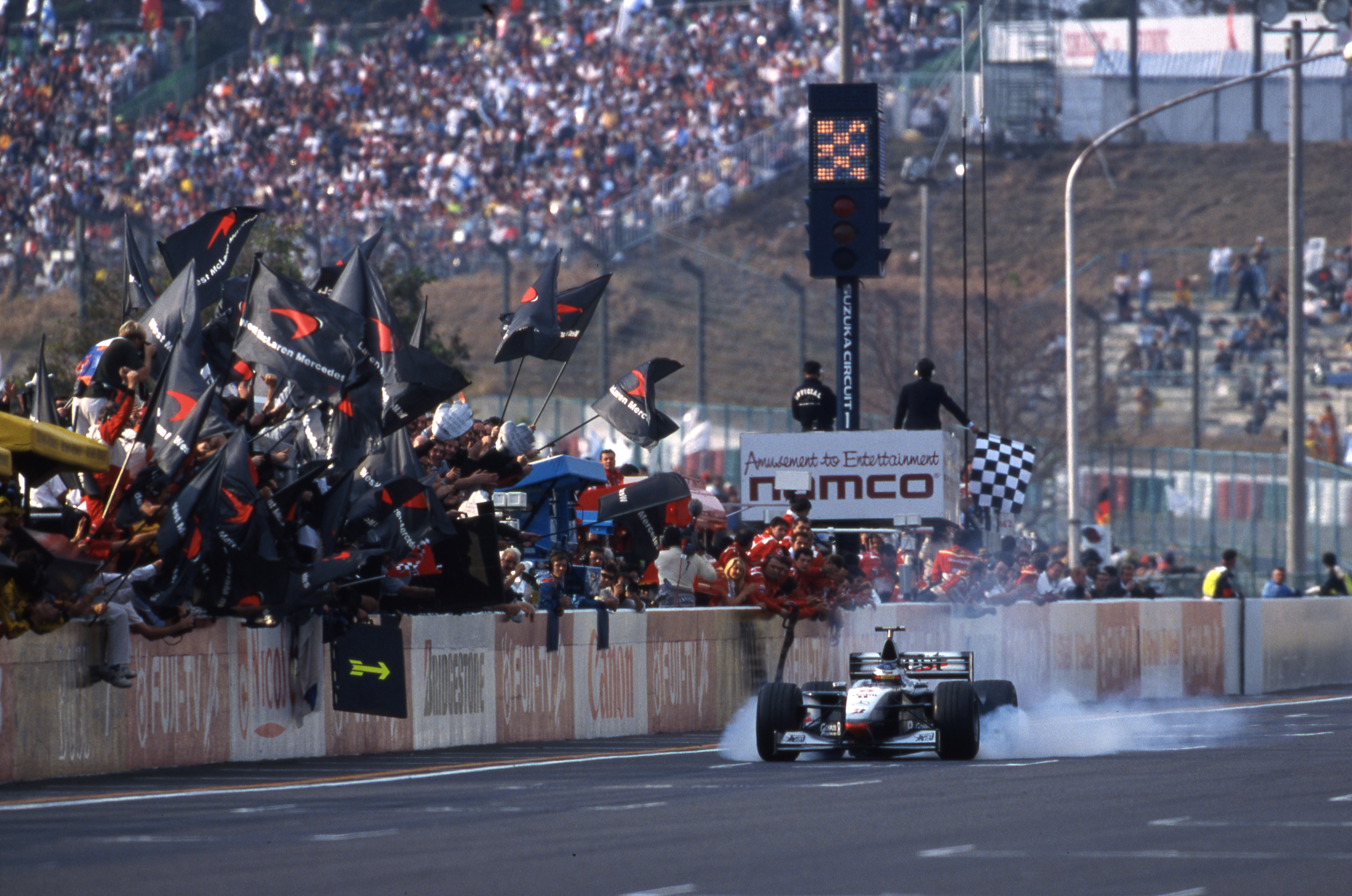 Mika Hakkinen wins 1998 F1 title