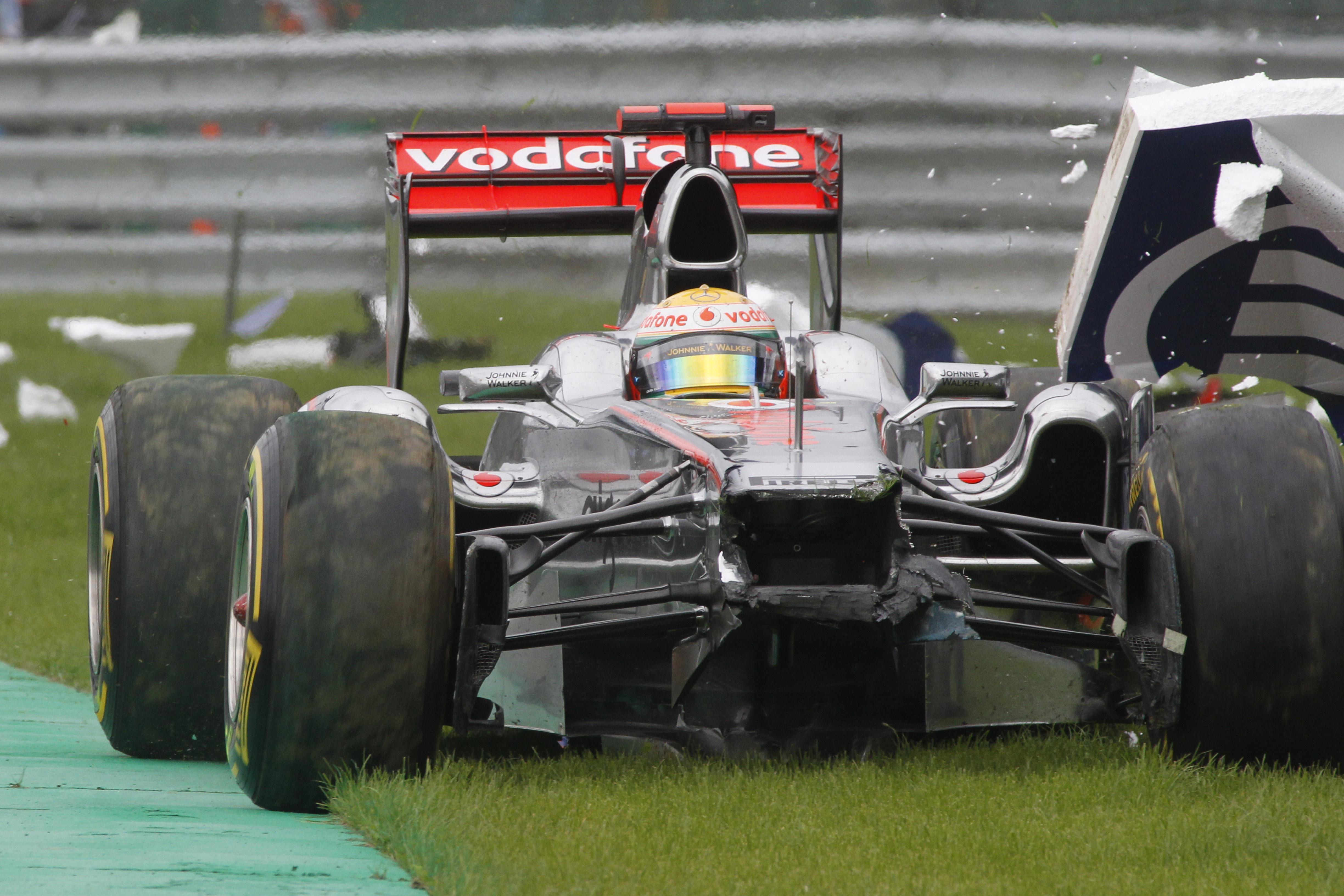 Lewis Hamilton crash 2011 Belgian Grand Prix