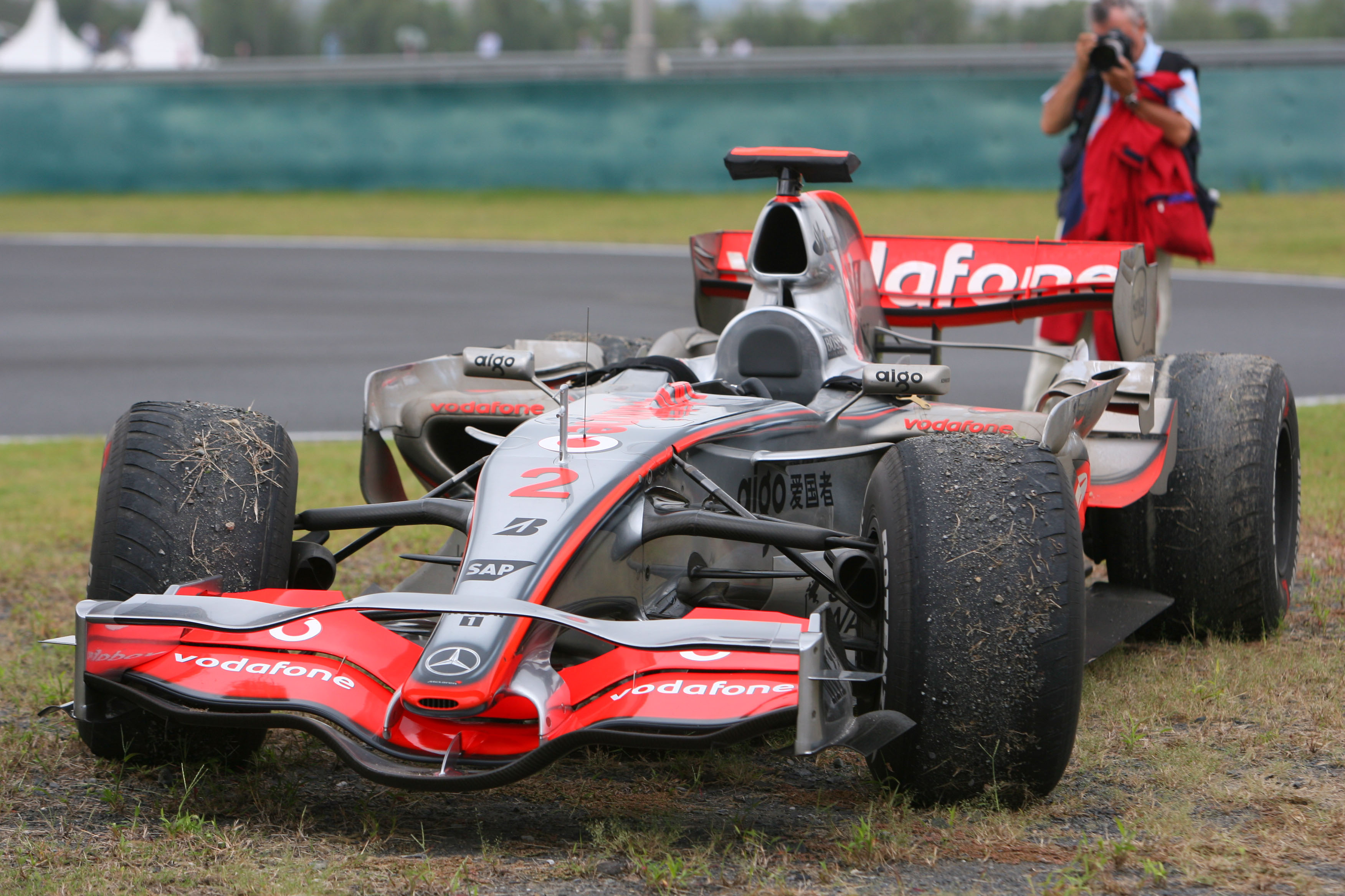 Lewis Hamilton crash Chinese Grand Prix 2007 Shanghai