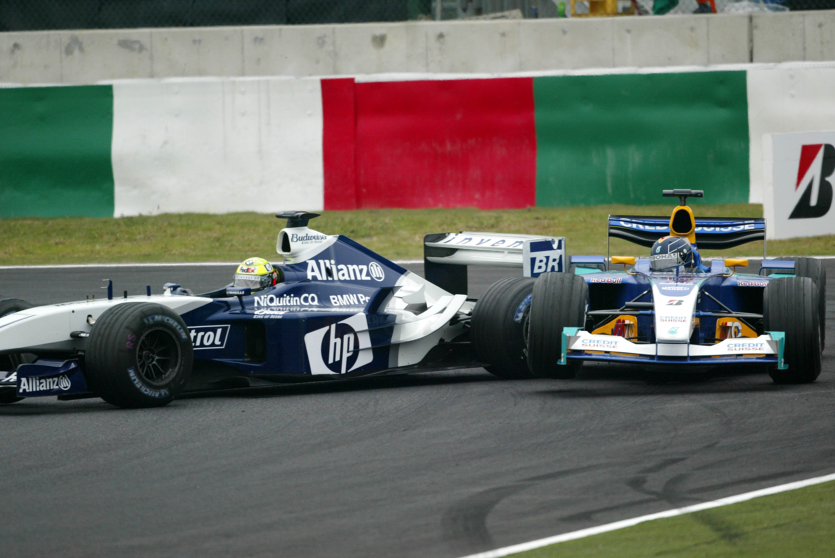 Ralf Schumacher Williams collides with Heinz-Harald Frentzen Sauber Japanese Grand Prix 2003 Suzuka