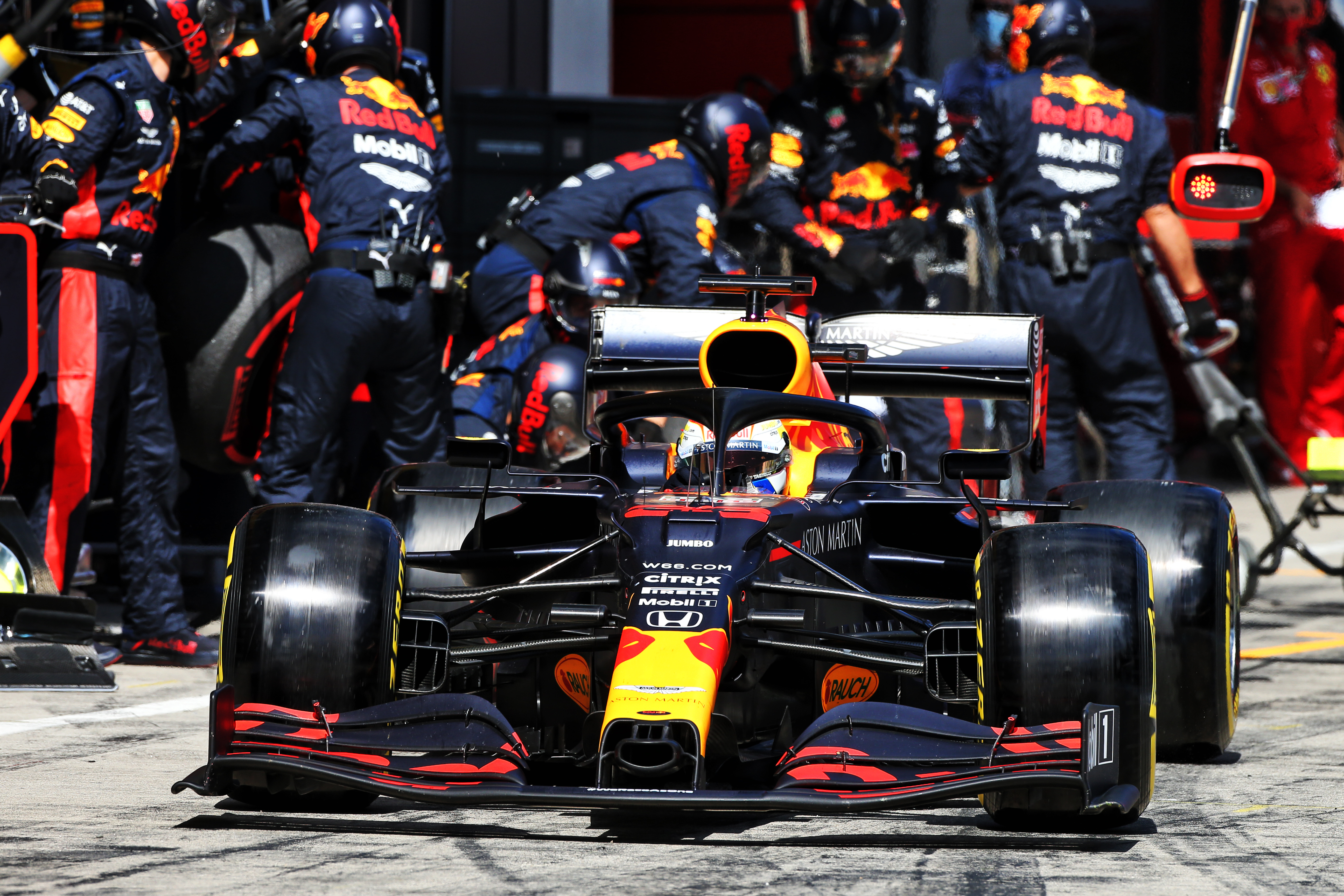 Max Verstappen Red Bull F1 2020 pitstop