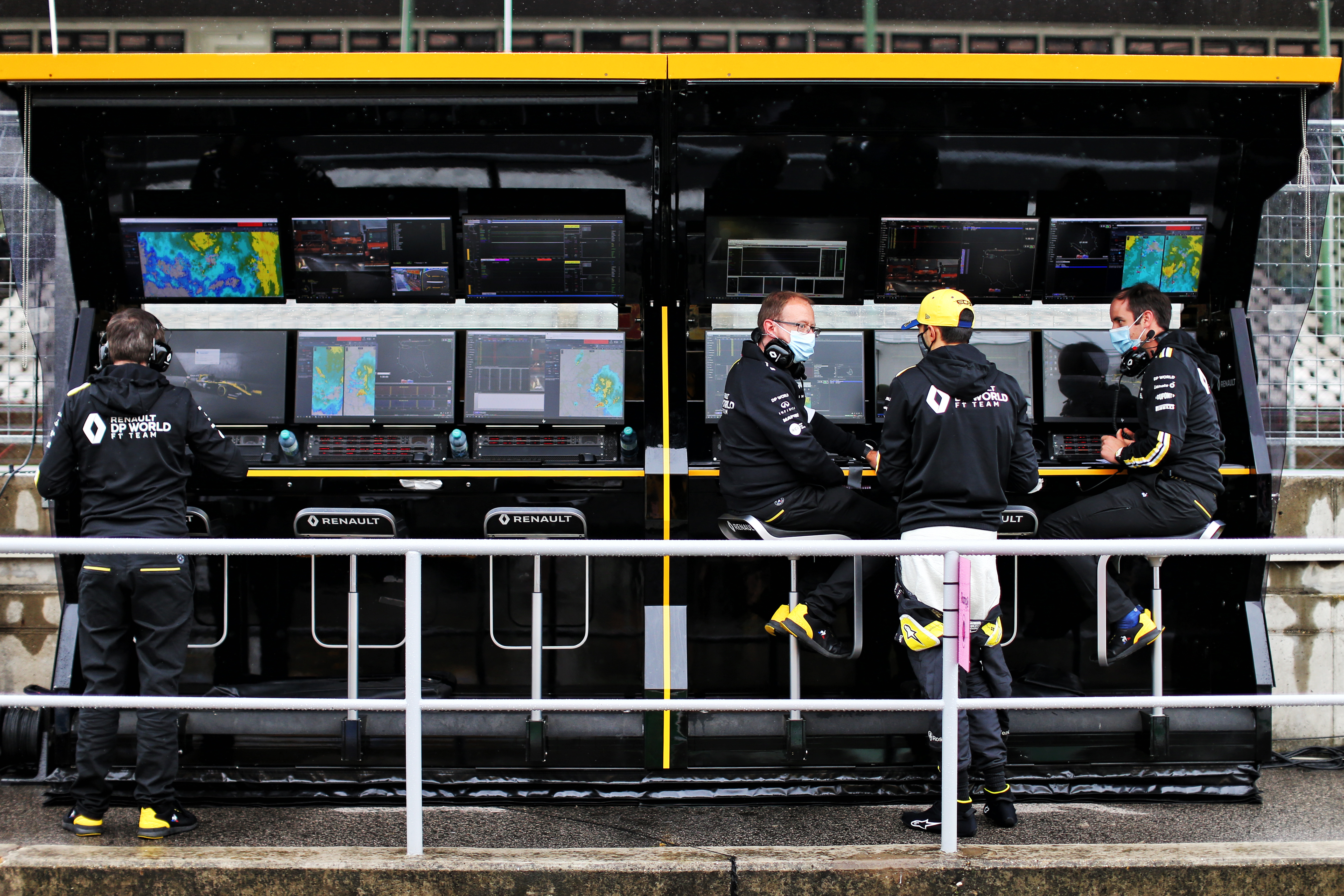 Renault F1 pitwall