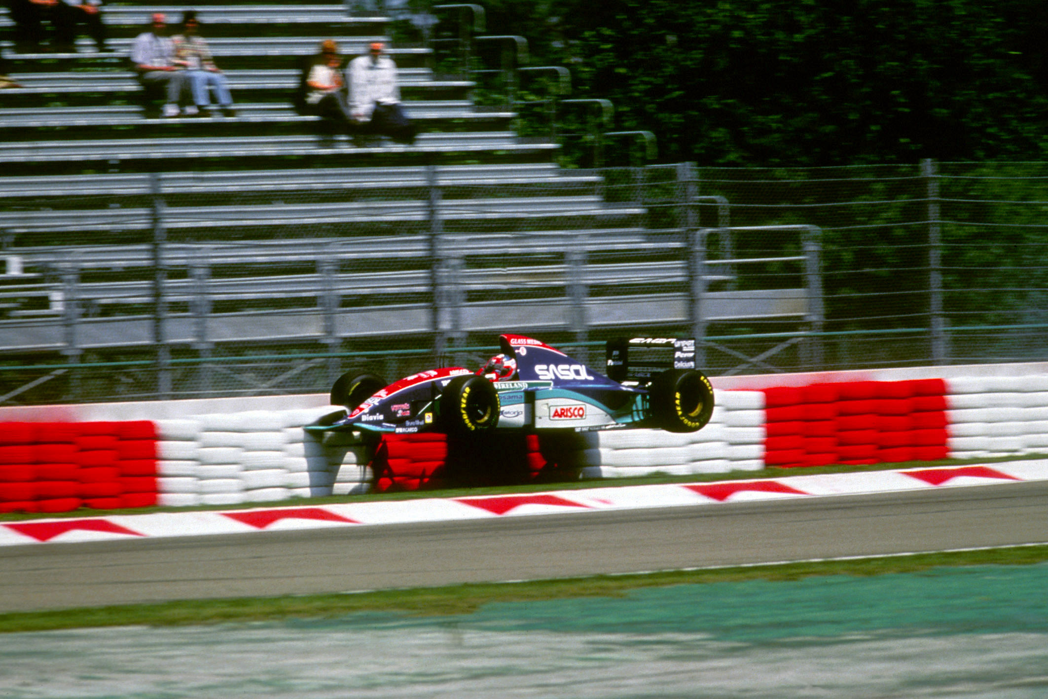 Rubens Barrichello Jordan crash San Marino Grand Prix Imola (ita) 29 01 5 1994