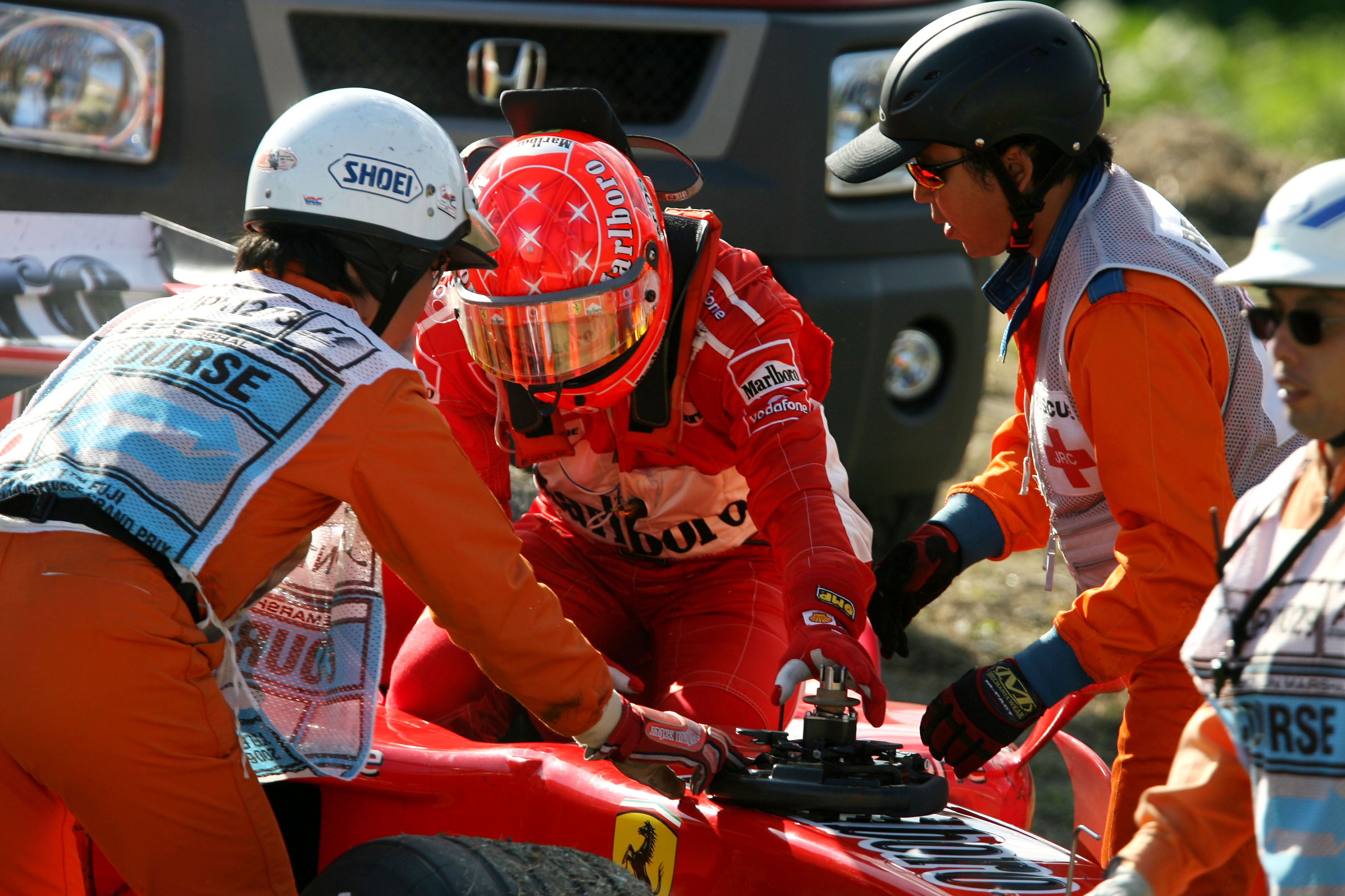 Michael Schumacher retires from 2006 Japanese GP Ferrari F1 