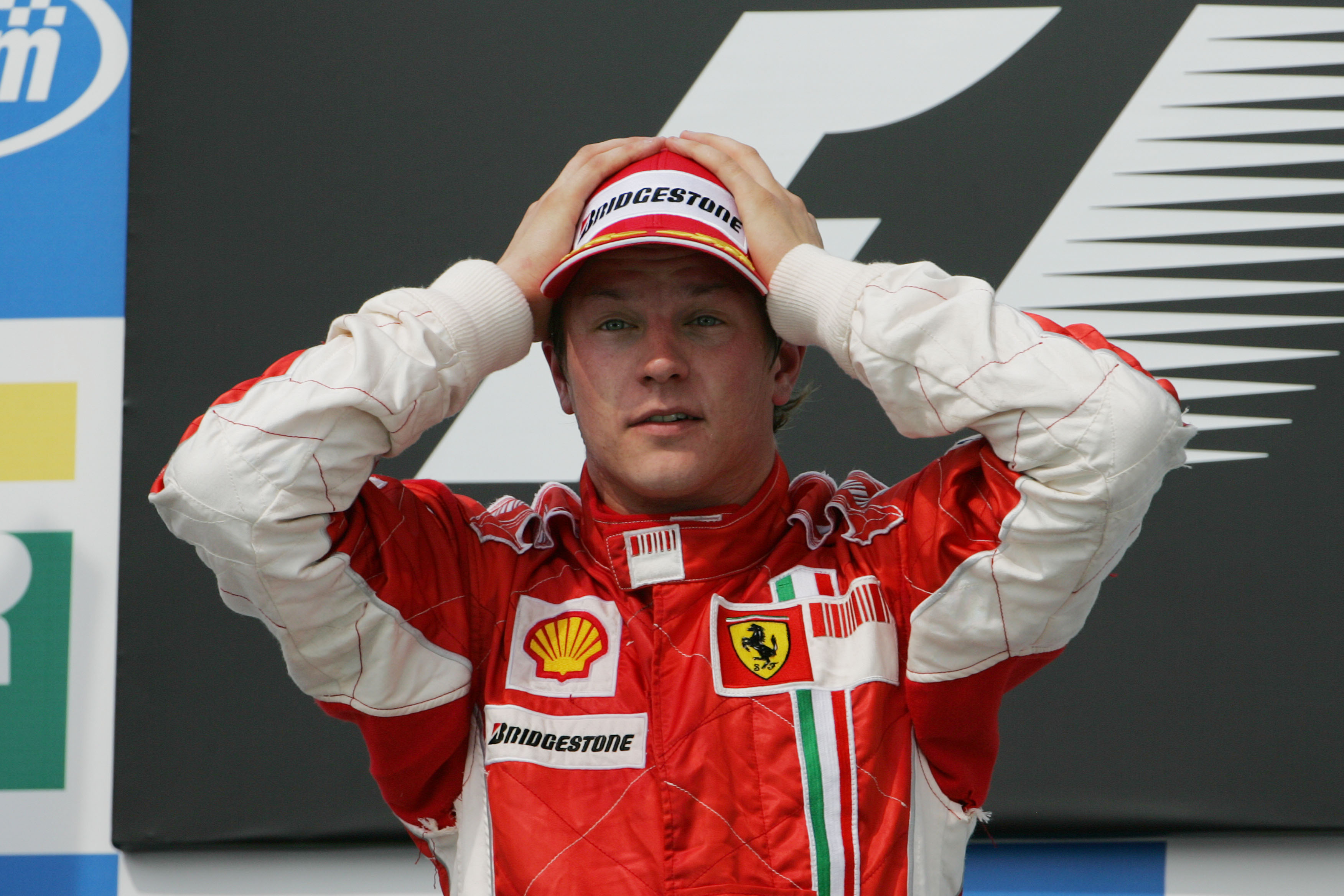 Kimi Raikkonen wins 2007 F1 title