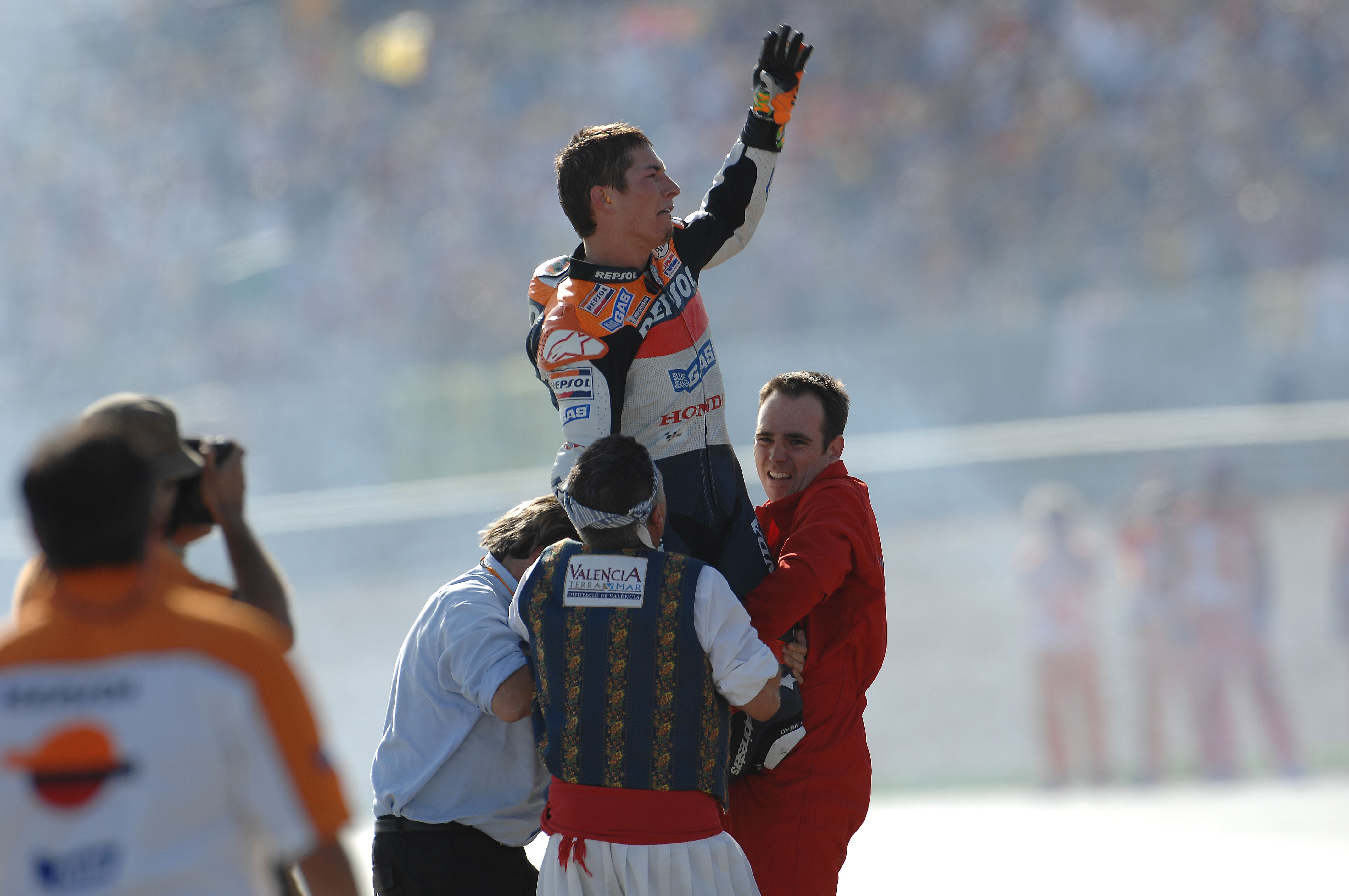 Nicky Hayden wins 2006 MotoGP title