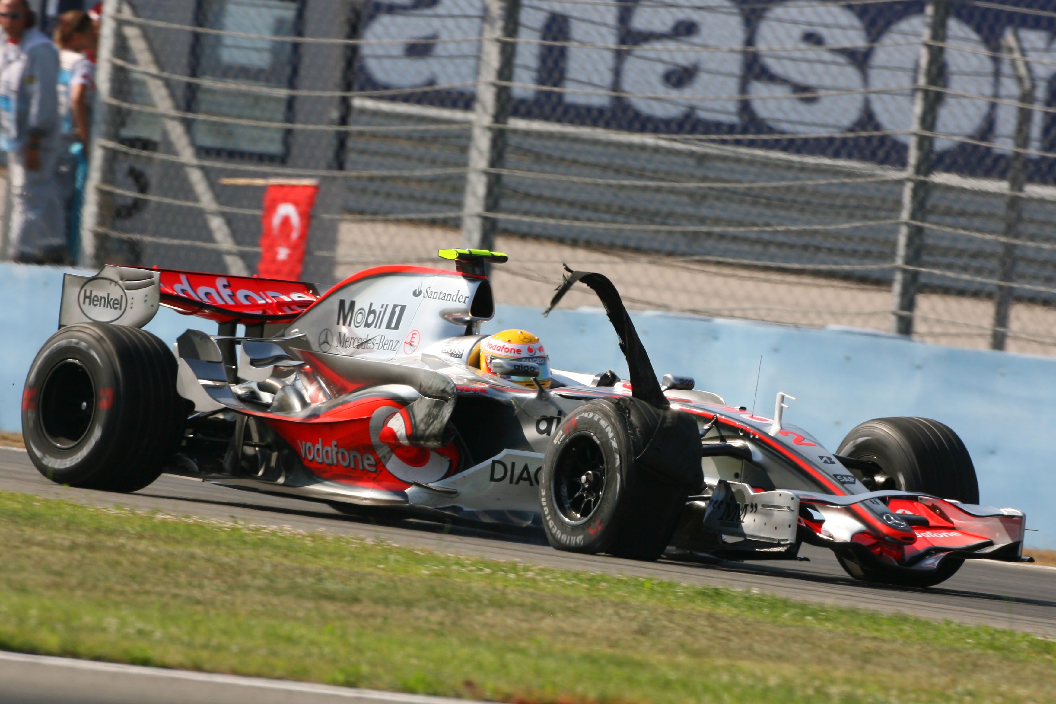 Lewis Hamilton McLaren tyre failure Turkish Grand Prix 2007