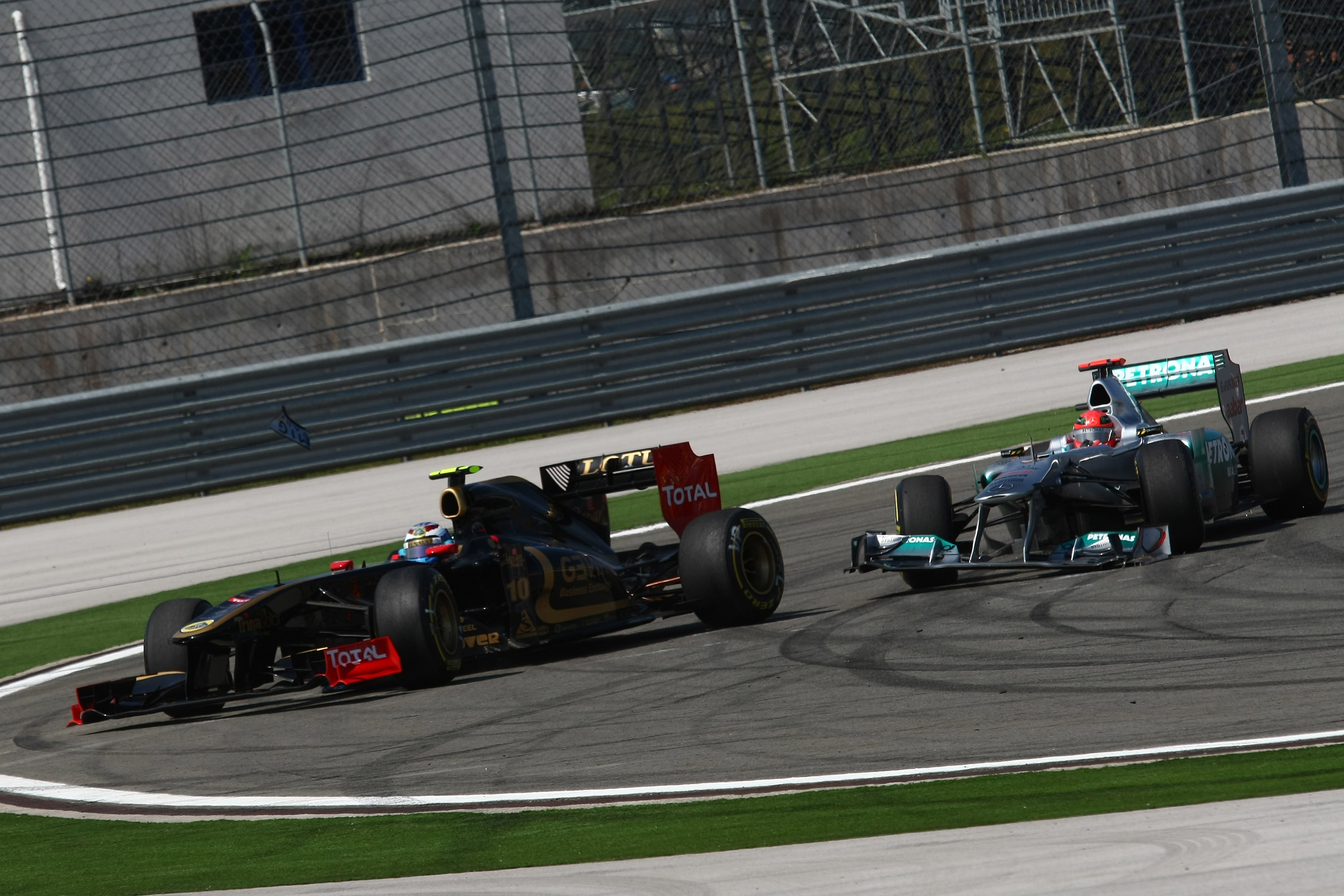 Vitaly Petrov, Michael Schumacher, collision, Turkish GP 2011, F1