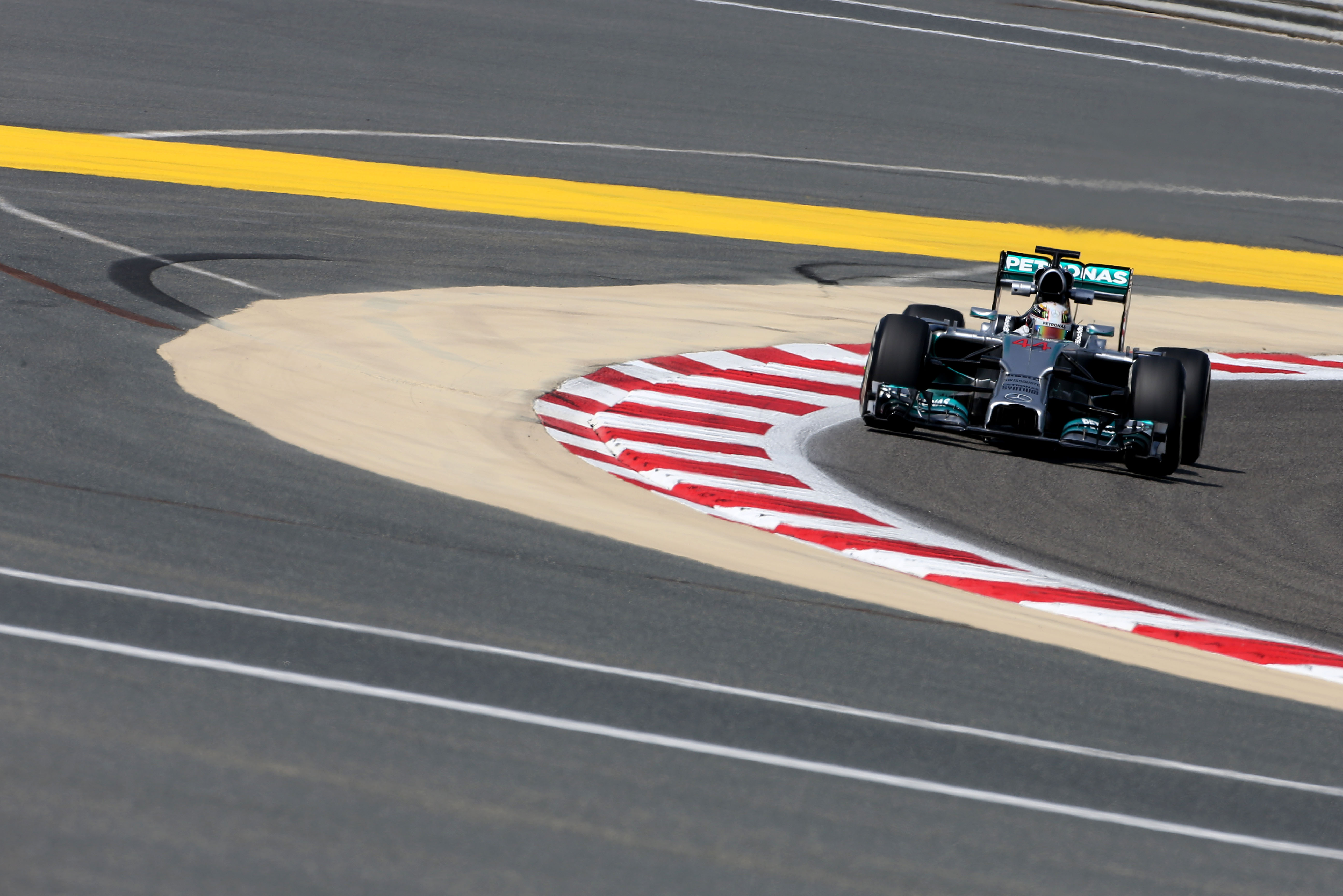 Lewis Hamilton Mercedes Bahrain F1 2014