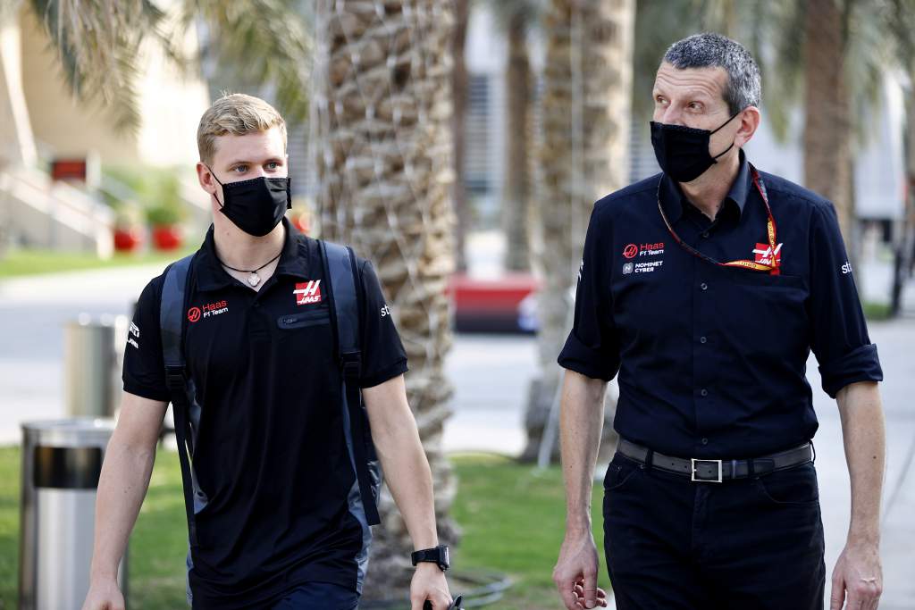 Mick Schumacher and Guenther Steiner, Haas, Sakhir GP