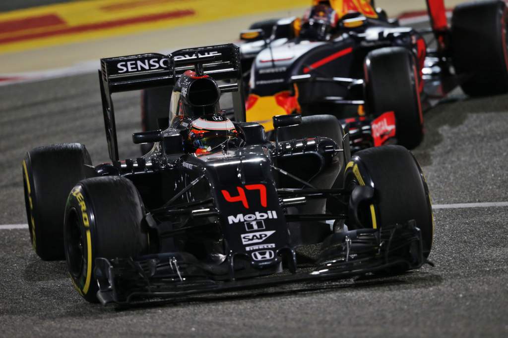Stoffel Vandoorne McLaren F1 2016 Bahrain