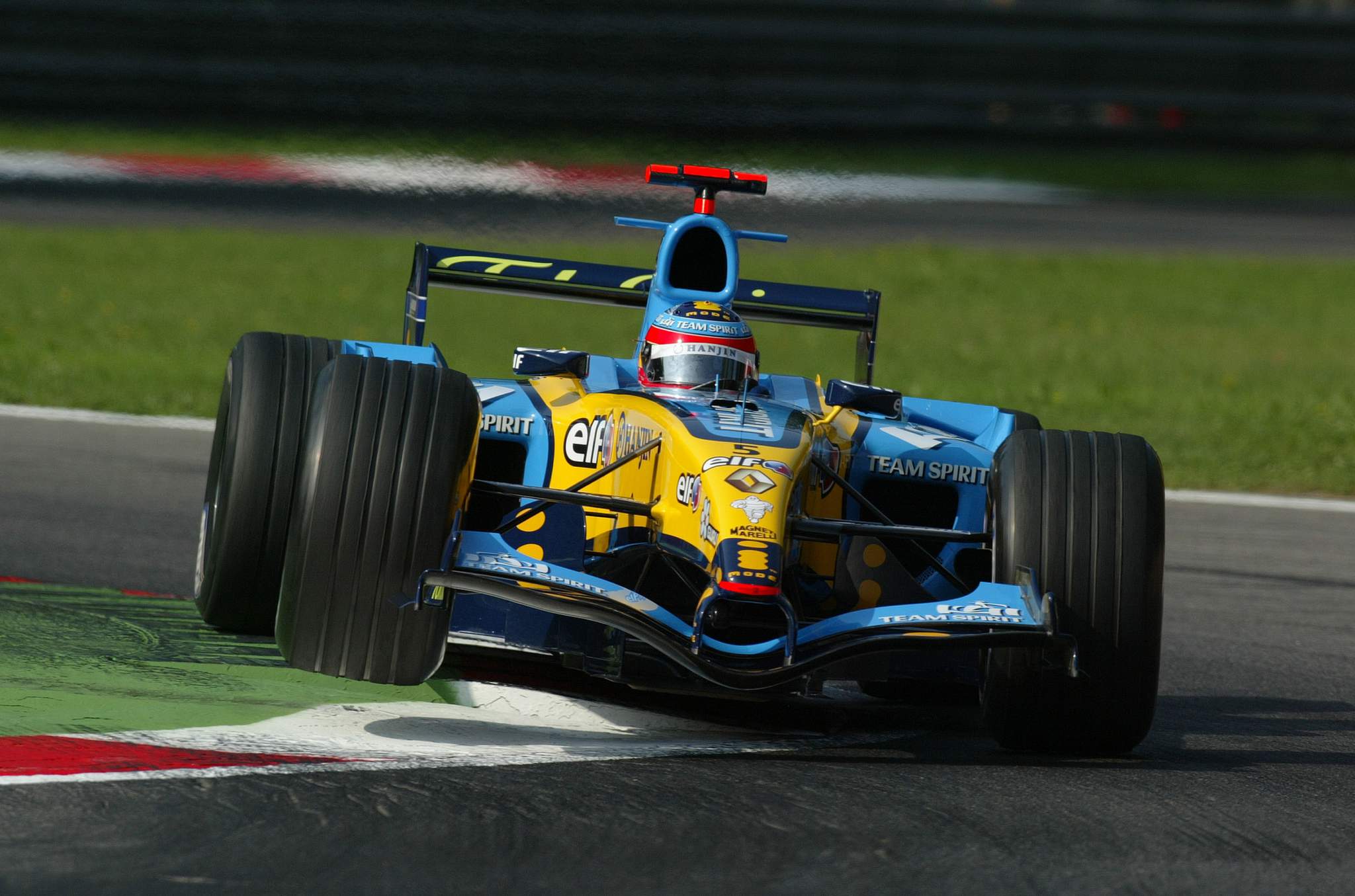 01 2005. Renault f1 2005. F1 Renault 2004 Alonso. Ф1 Алонсо Рено 2005. Formula 1 Алонсо 2005.