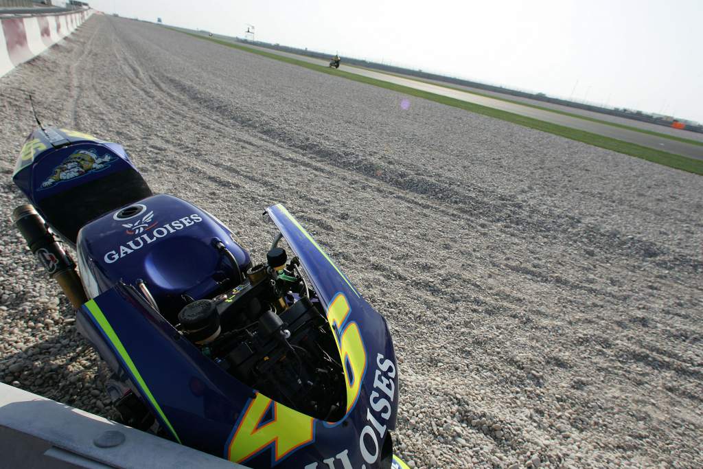 Valentino Rossi crashed bike MotoGP Qatar 2004