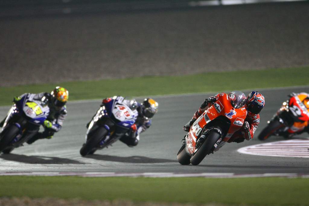 Casey Stoner Ducati leads Jorge Lorenzo Valentino Rossi Yamaha Qatar MotoGP 2008