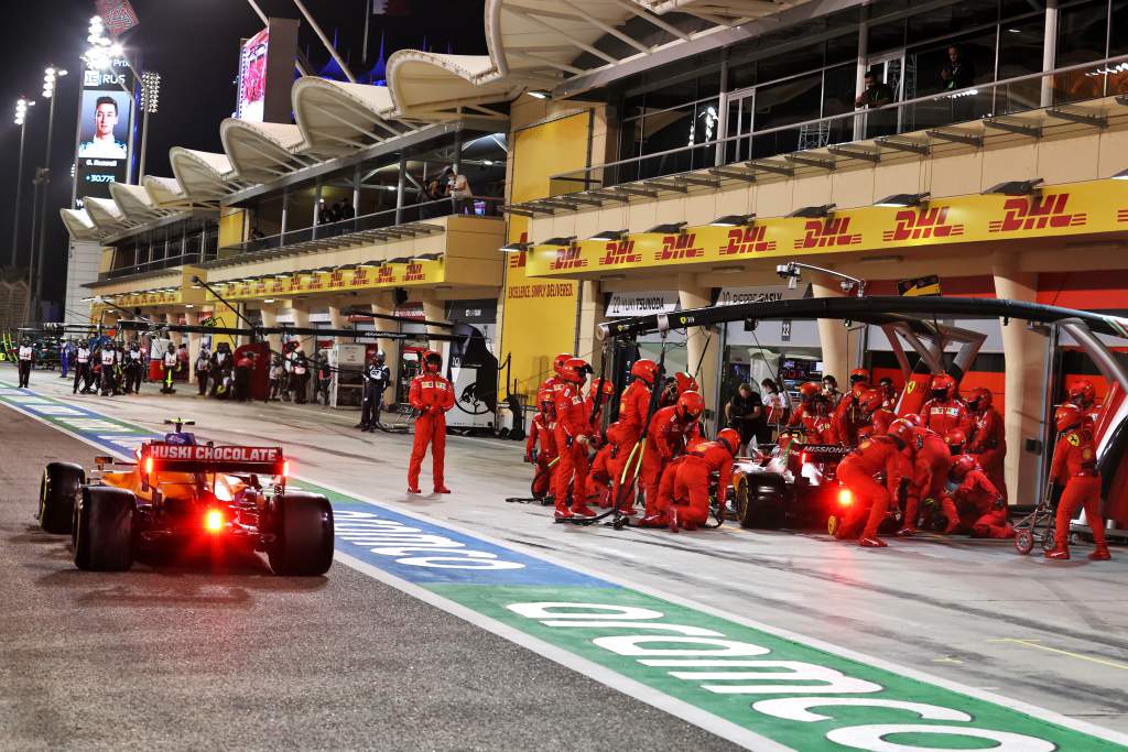 McLaren Ferrari pitstop F1 Bahrain GP