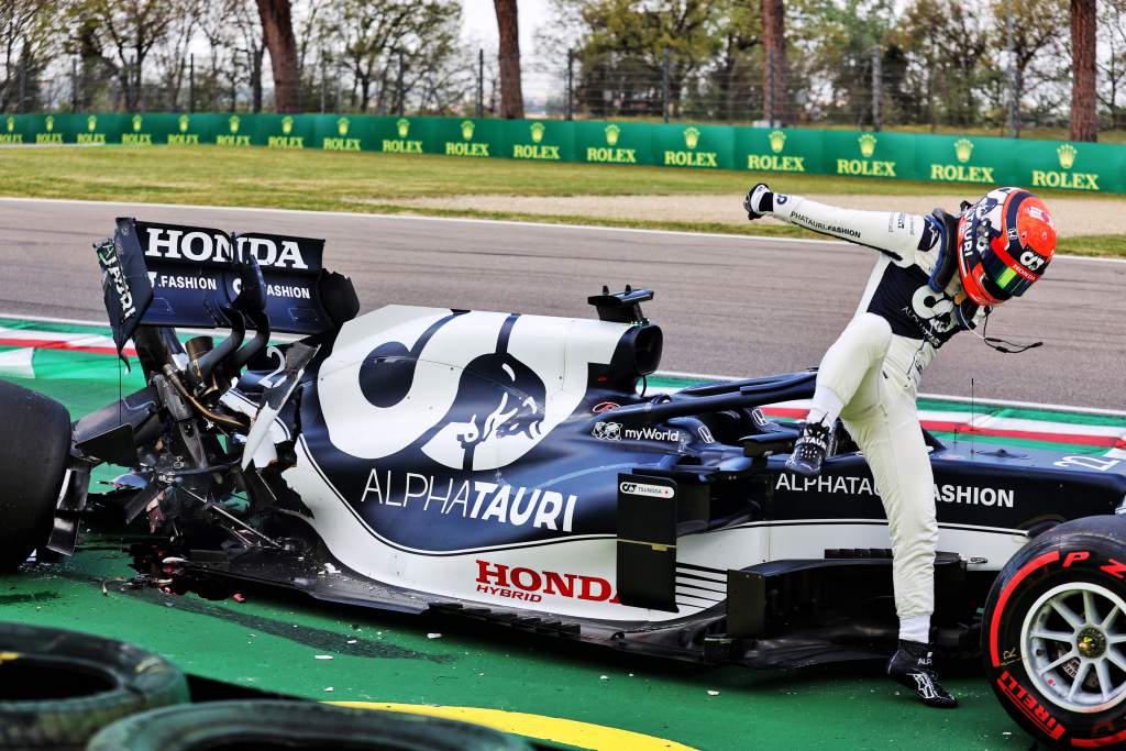 Yuki Tsunoda Imola F1 AlphaTauri crash