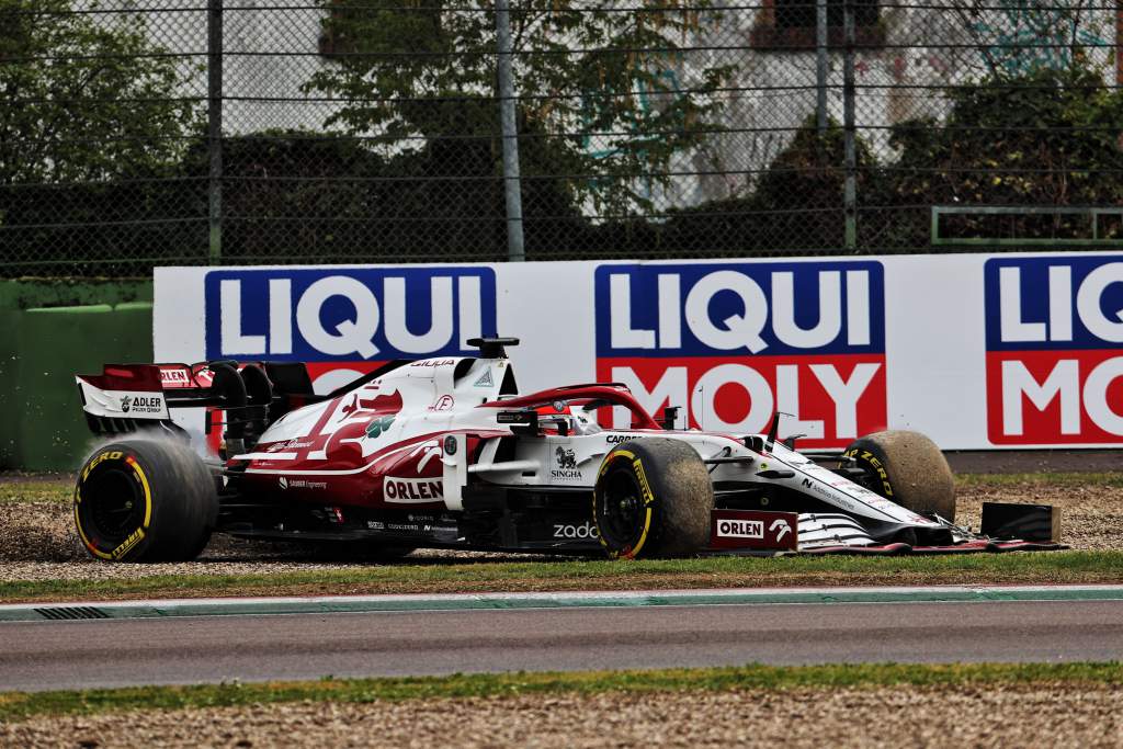 Kimi Raikkonen spin Alfa Romeo Imola 2021