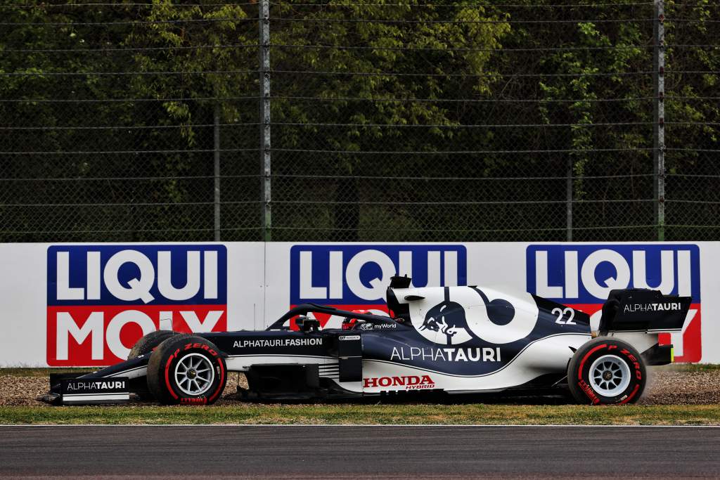 Yuki Tsunoda AlphaTauri spin Imola 2021