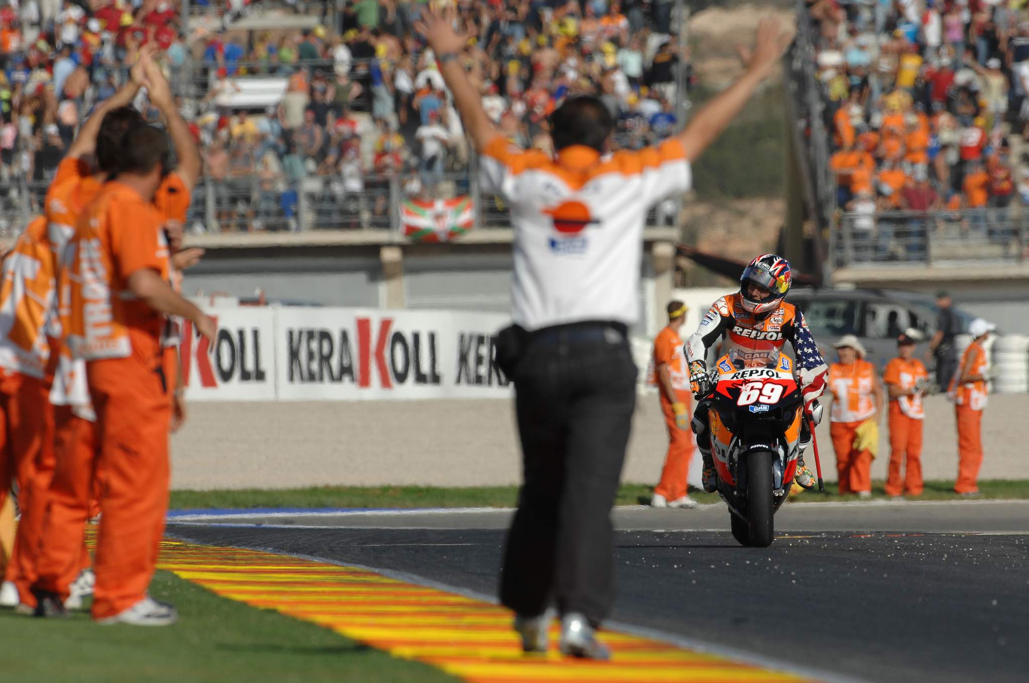 Nicky Hayden wins 2006 MotoGP title