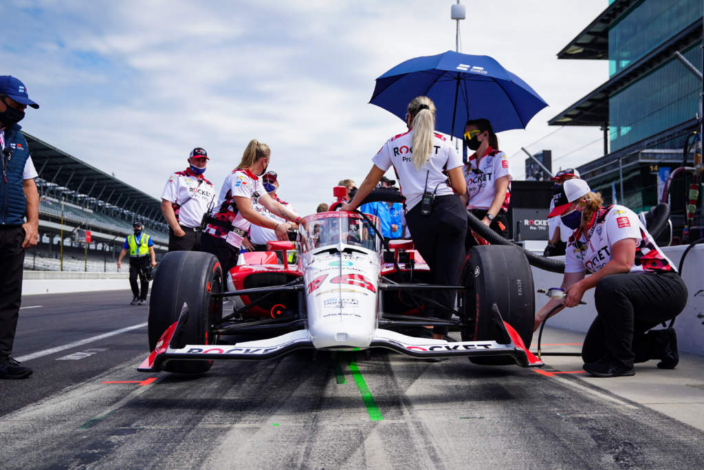 Paretta has female-dominated pit crew, trained in four months