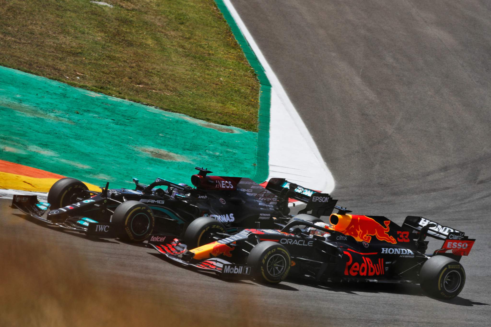 Lewis Hamilton overtakes Max Verstappen Portugal F1 2021