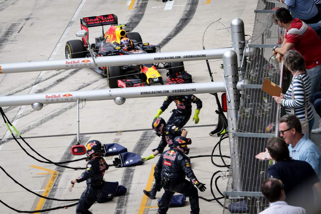 Max Verstappen Red Bull pitstop US Grand Prix 2016 Austin