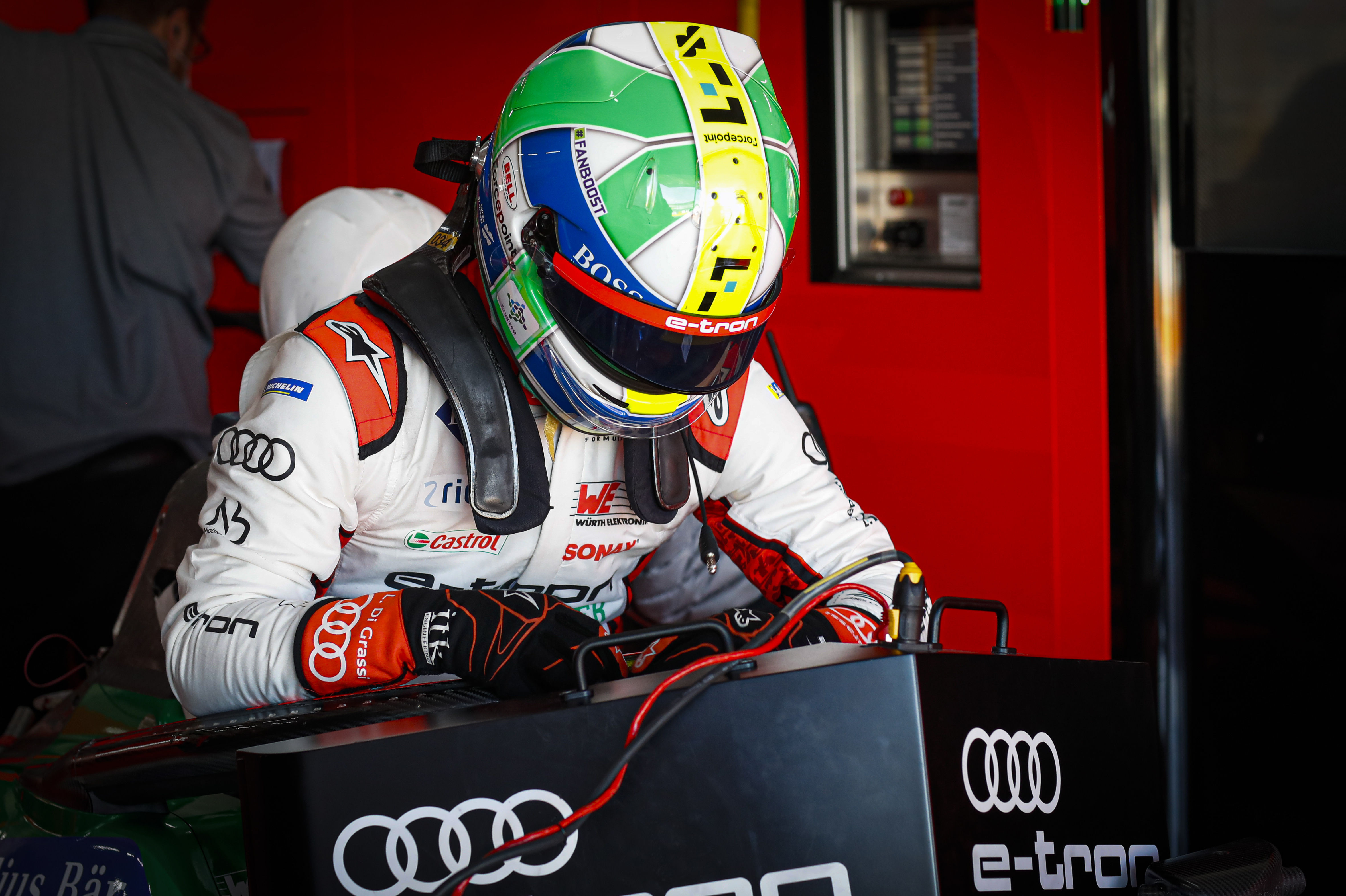 Lucas Di Grassi (bra) Audi Sport Abt Schaeffler, Gets Into His Car