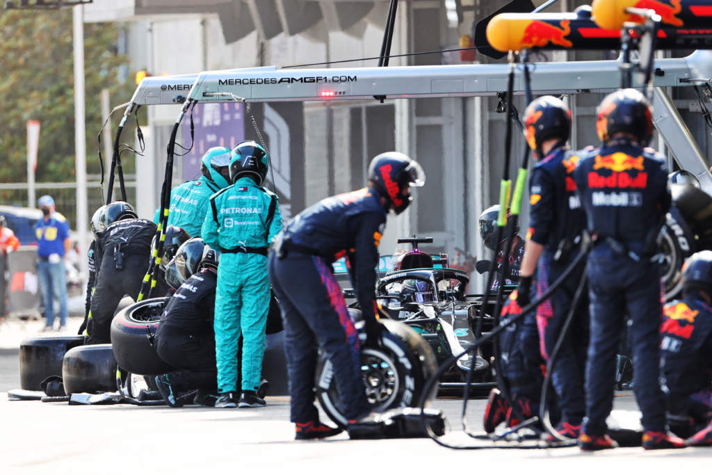 Lewis Hamilton Mercedes pitstop 2021