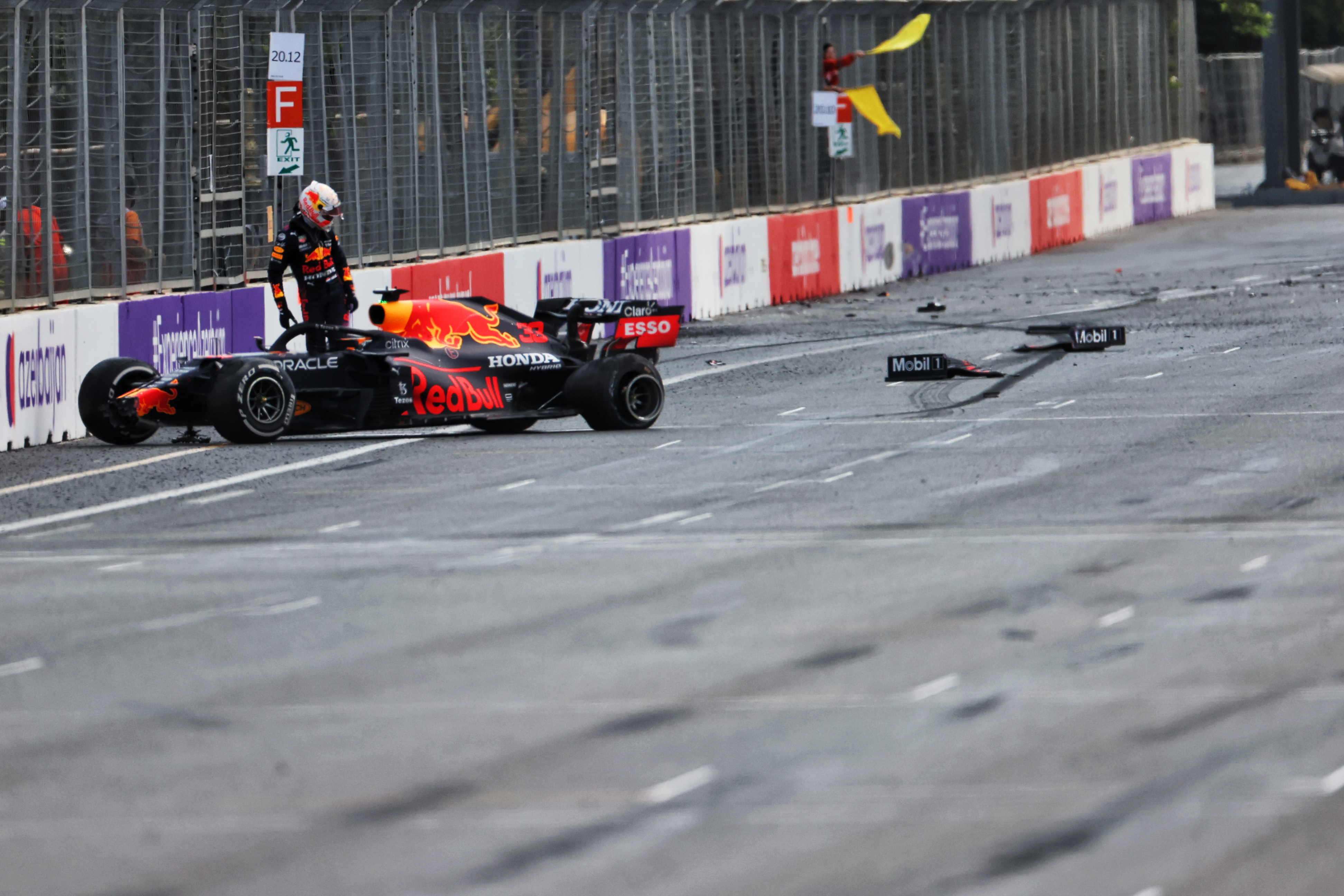 Max Verstappe tyre blowout crash Azerbaijan Grand Prix 2021 Baku