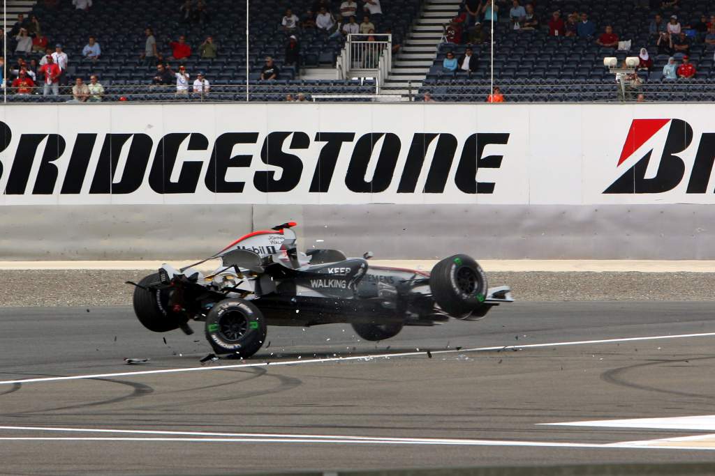 Kimi Raikkonen McLaren qualifying crash Bahrain Grand Prix 2006