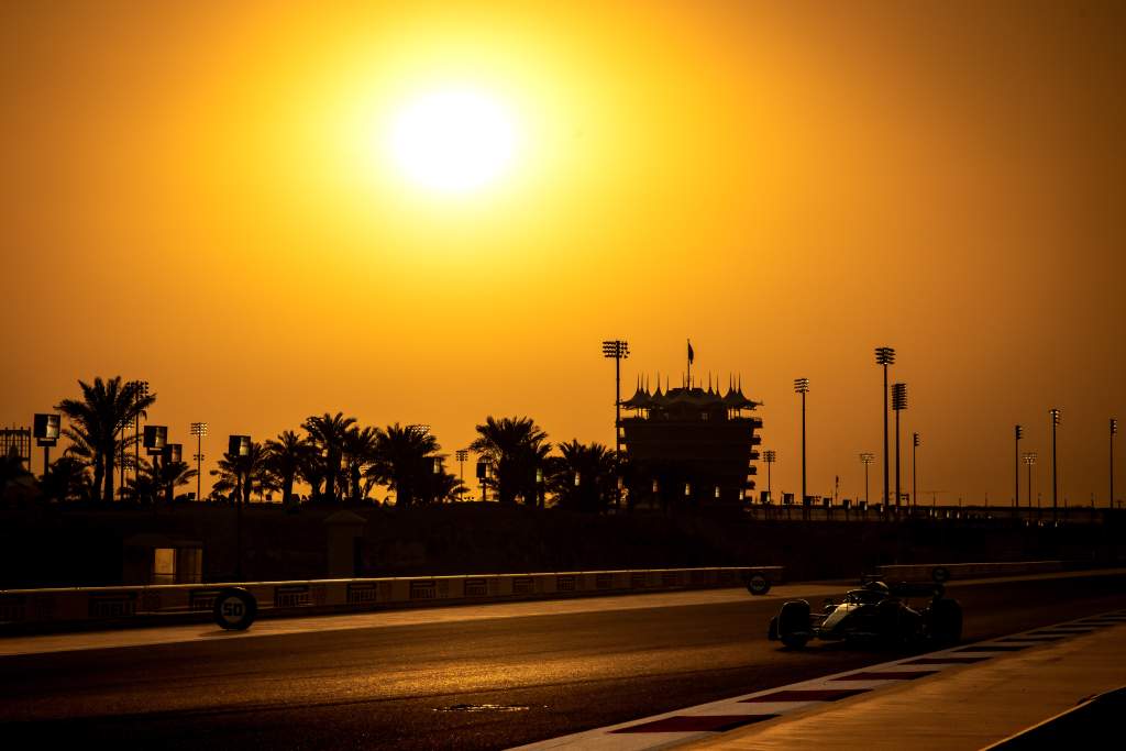 Most low. Формула 1 Саудовская Аравия. Силуэты трассы Бахрейн. Bahr Sahir. F1 Saudi Arabian track.