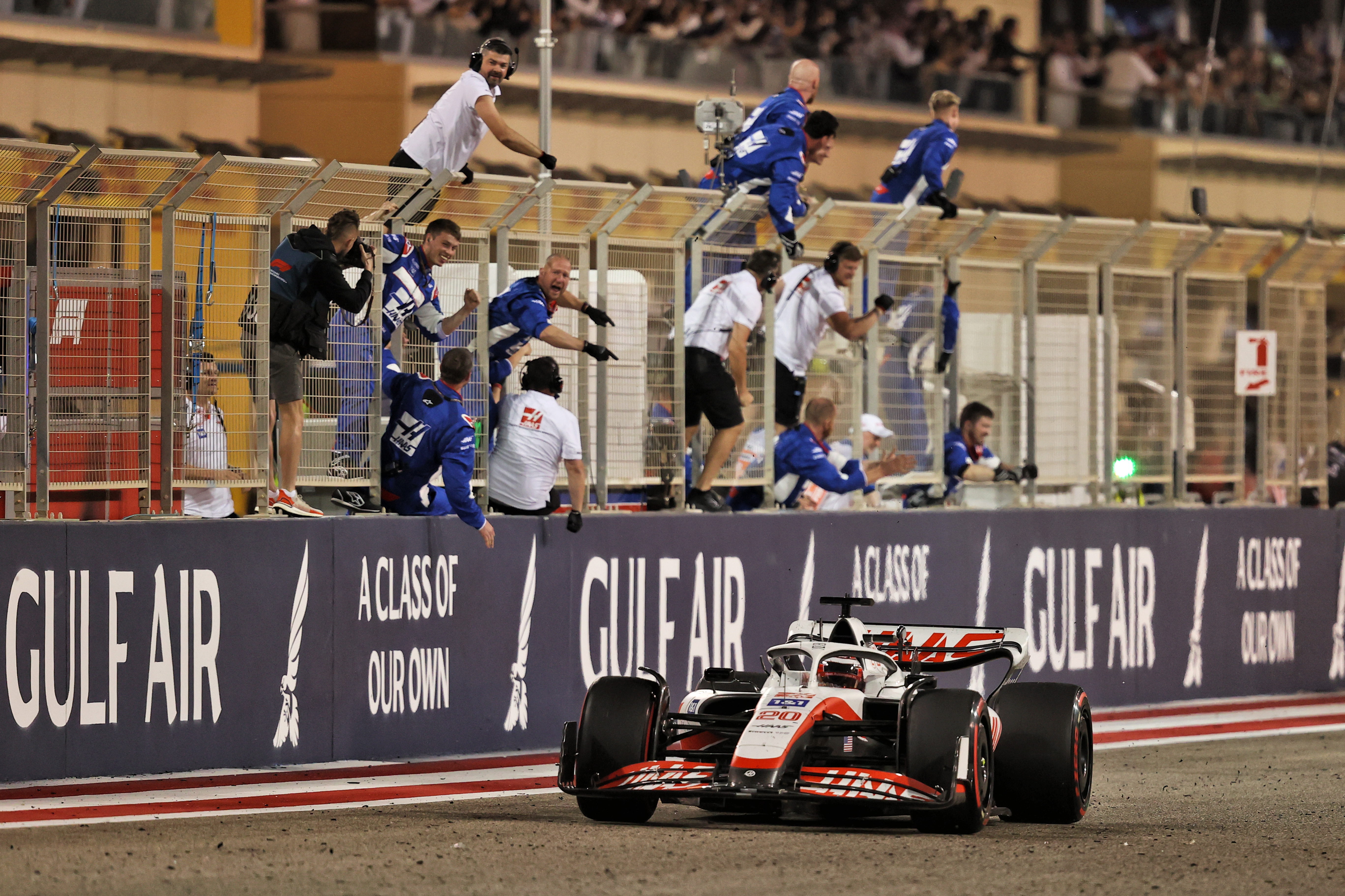 Motor Racing Formula One World Championship Bahrain Grand Prix Race Day Sakhir, Bahrain