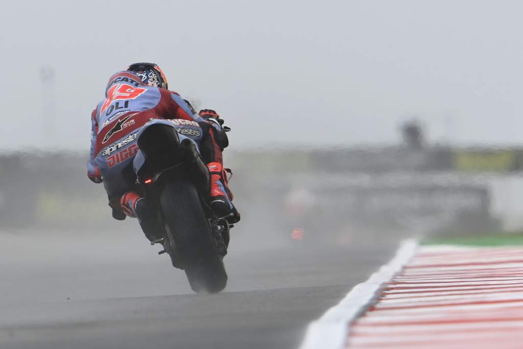Por que o novato mais decepcionante do MotoGP está lutando