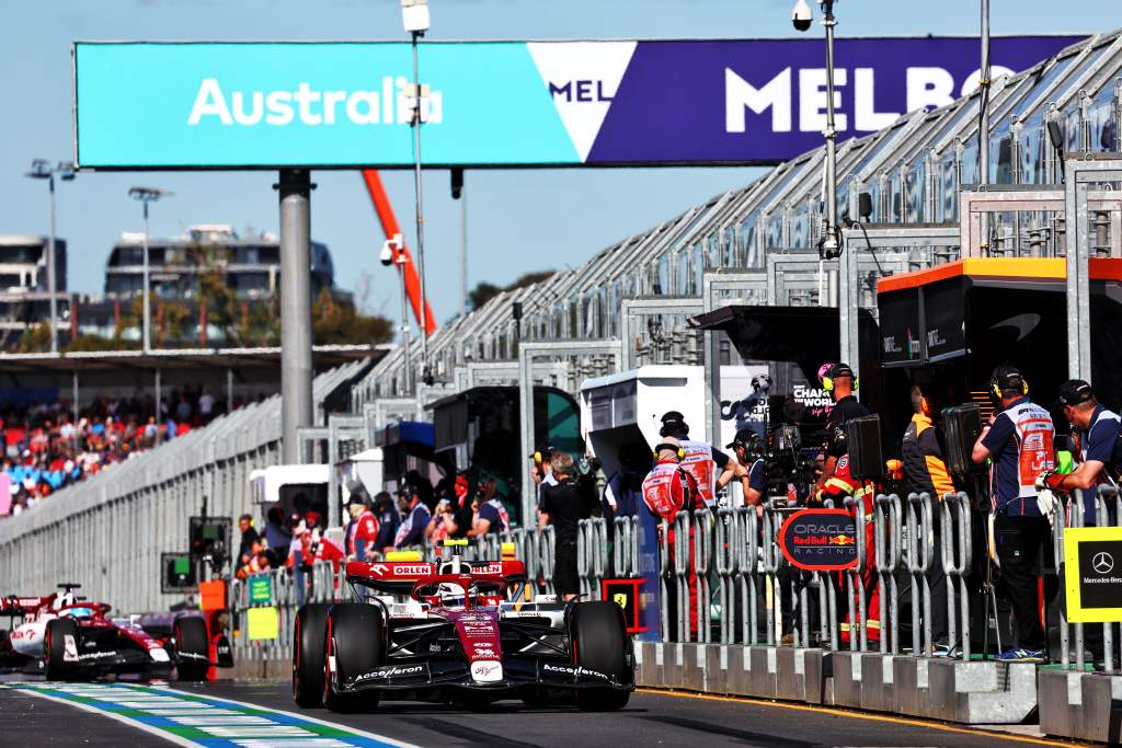 Cómo el novato de F1 Zhou facilitó que Bottas lo ayudara