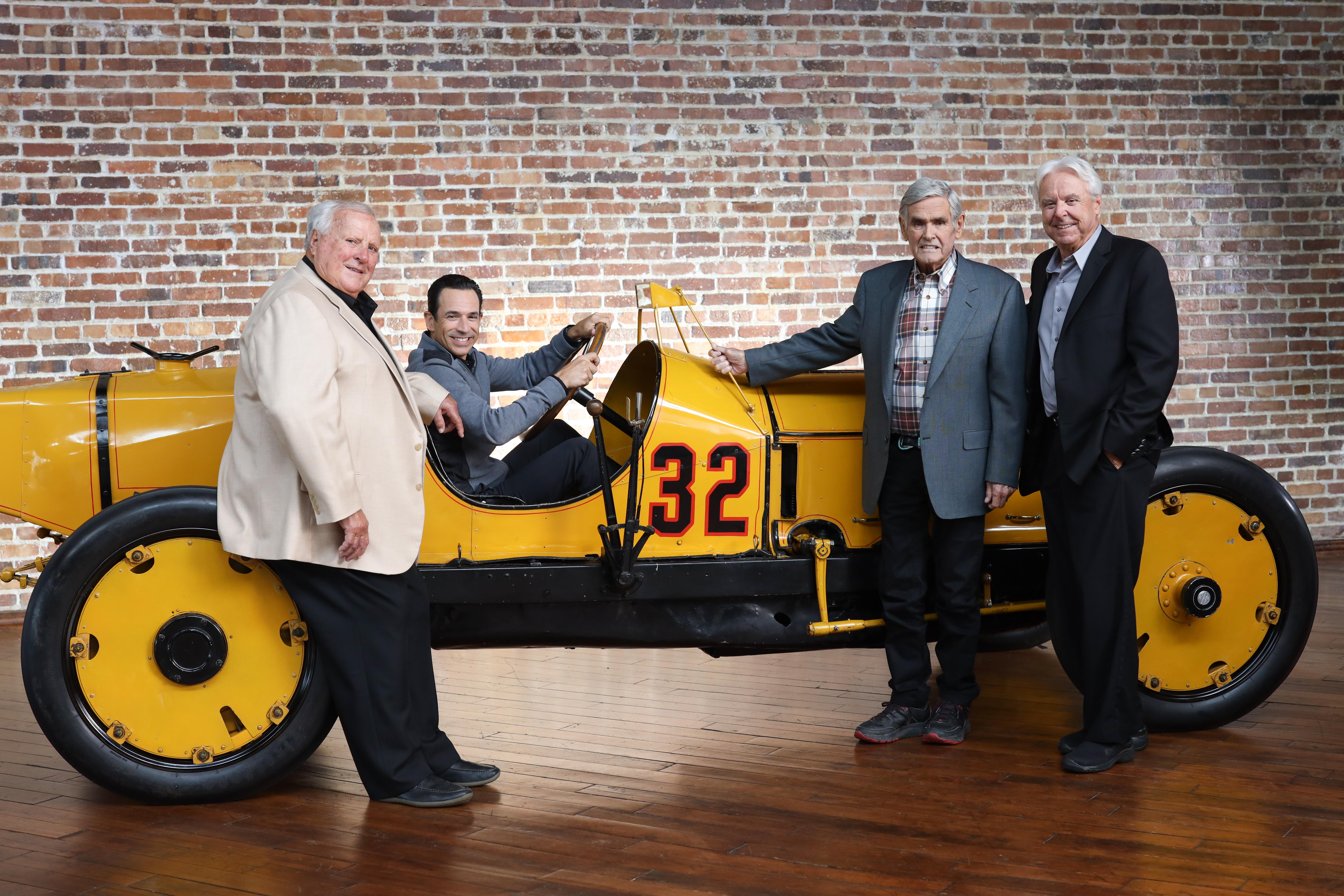 Aj Foyt Helio Castroneves Al Unser And Rick Mears All Four Time Indianapolis 500 Winners Pose For A Photograph Largeimagewithoutwatermark M50394