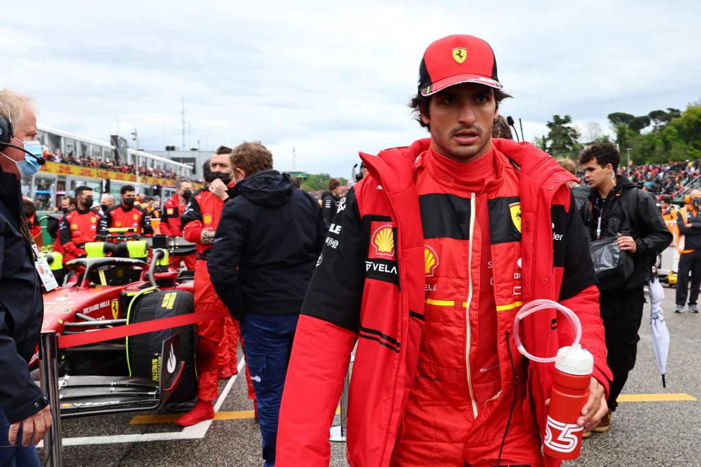 O que deixou Sainz "lutando para se recompor" na Ferrari