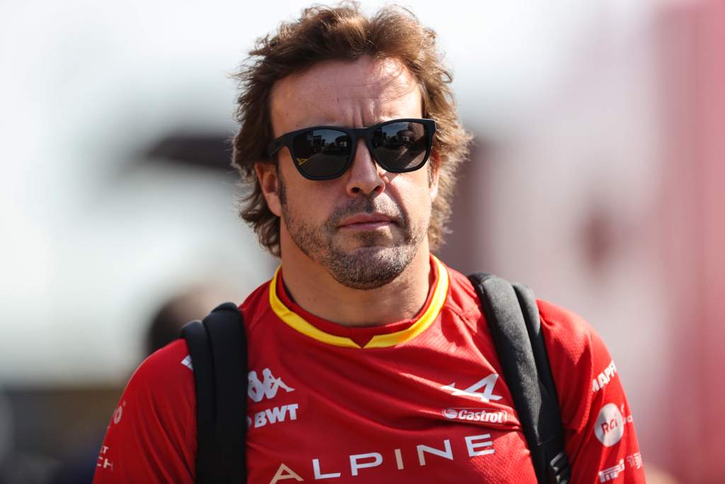 Alonso bate 'incompetência' dos comissários de bordo e das normas da FIA