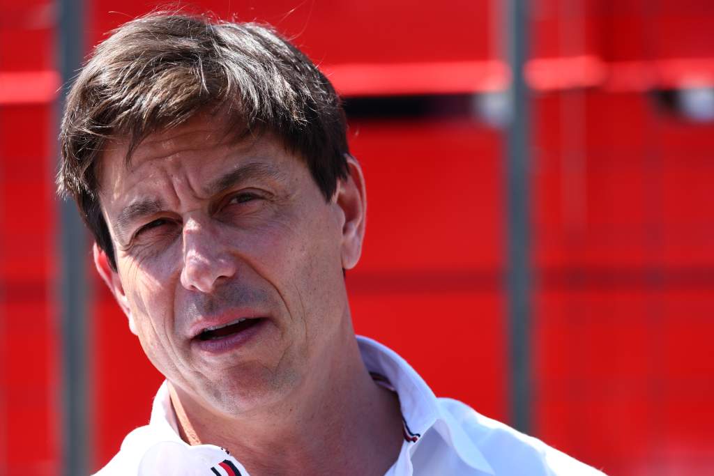 Wolff desafia outras equipes de F1 a agir além dos 'postos Instagram'.