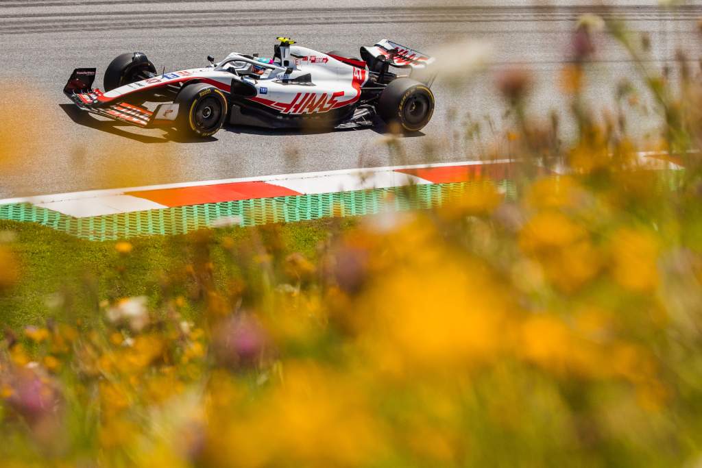 Os motoristas de F1 da Haas surpreenderam que o carro não desenvolvido ainda é digno de Q3