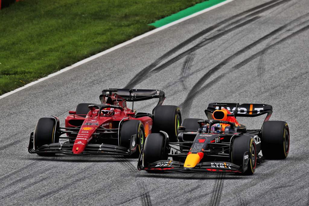 Mark Hughes: Verstappen não está tratando Leclerc como Hamilton