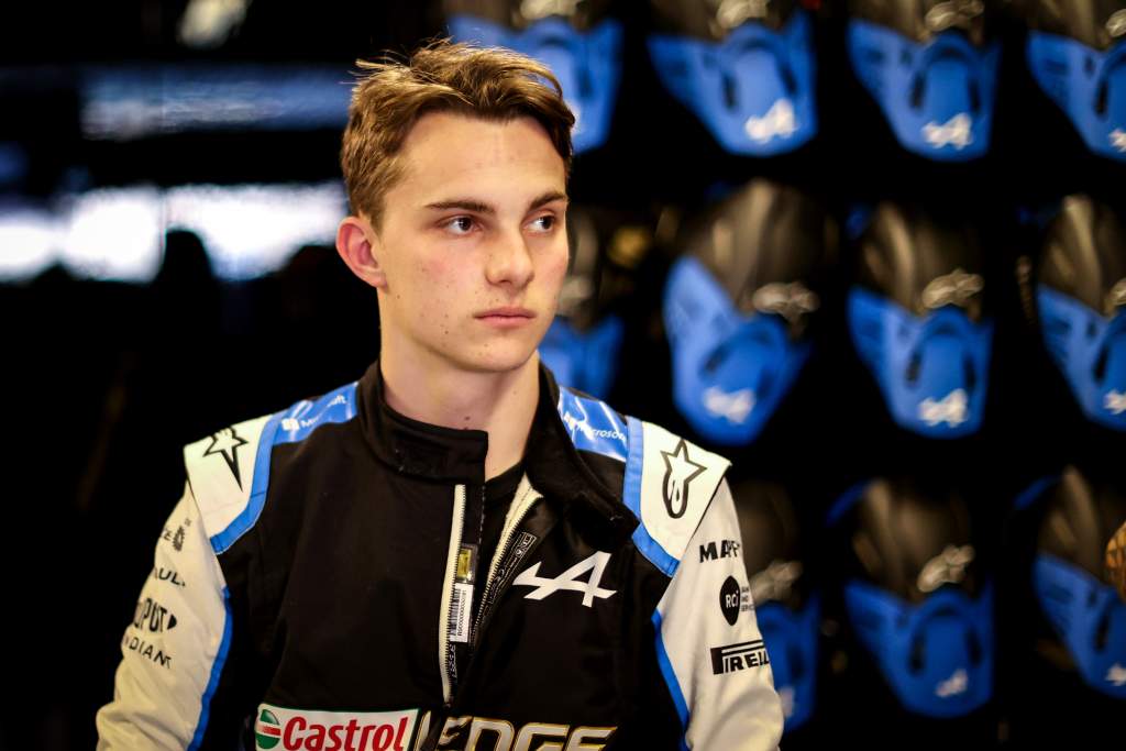 Alpino considerando o fim da academia de F1 após a saga Piastri
