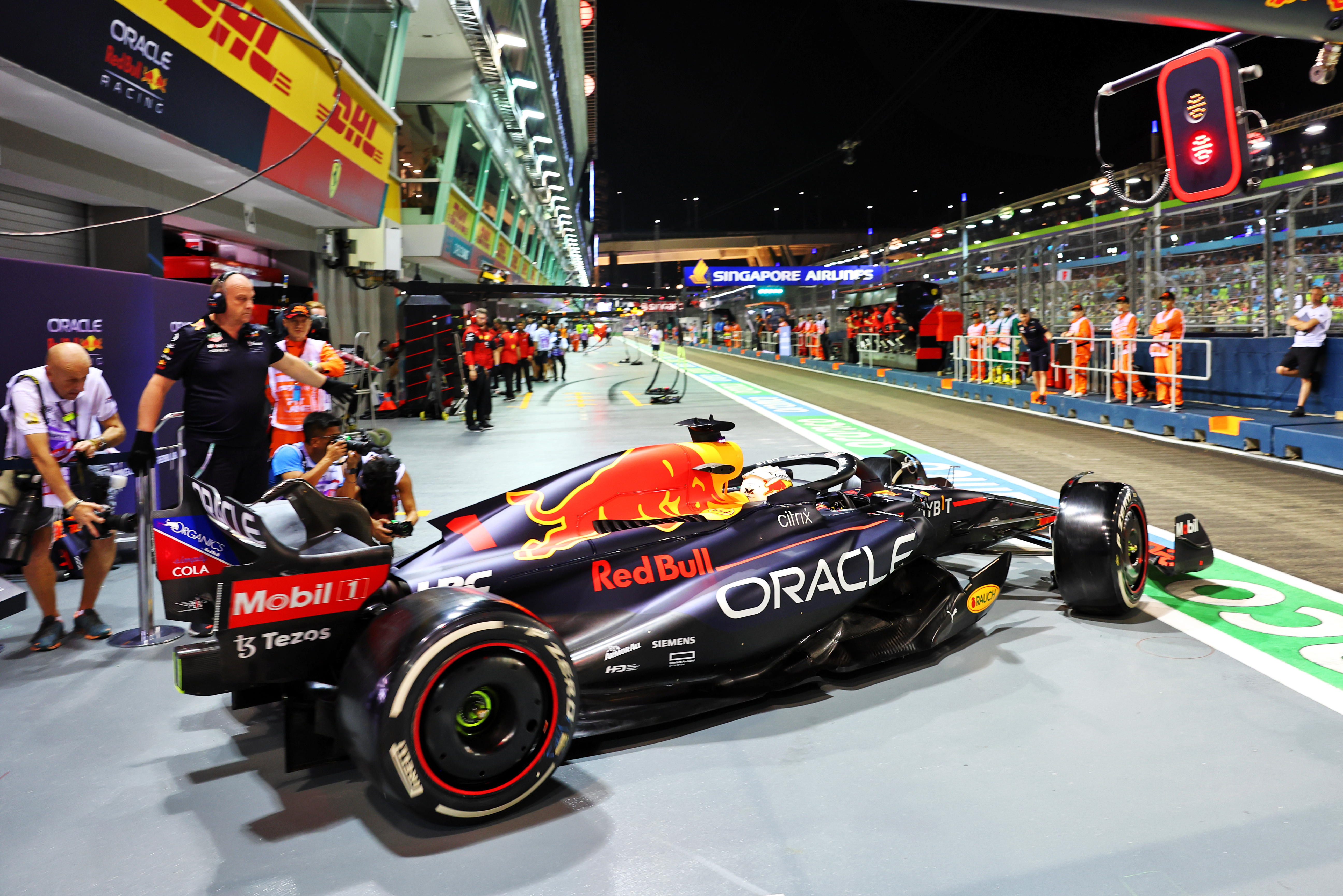 Ferrari 1-2 in Singapore GP FP2 as Verstappen loses track time