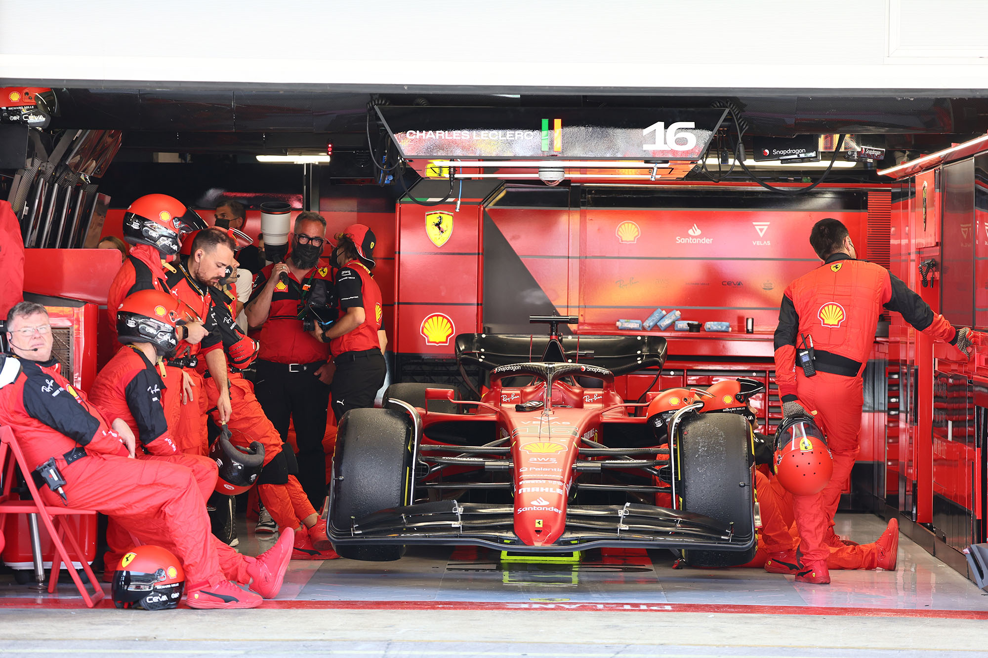 Behind the scenes: Ferrari F1 garage - CNET