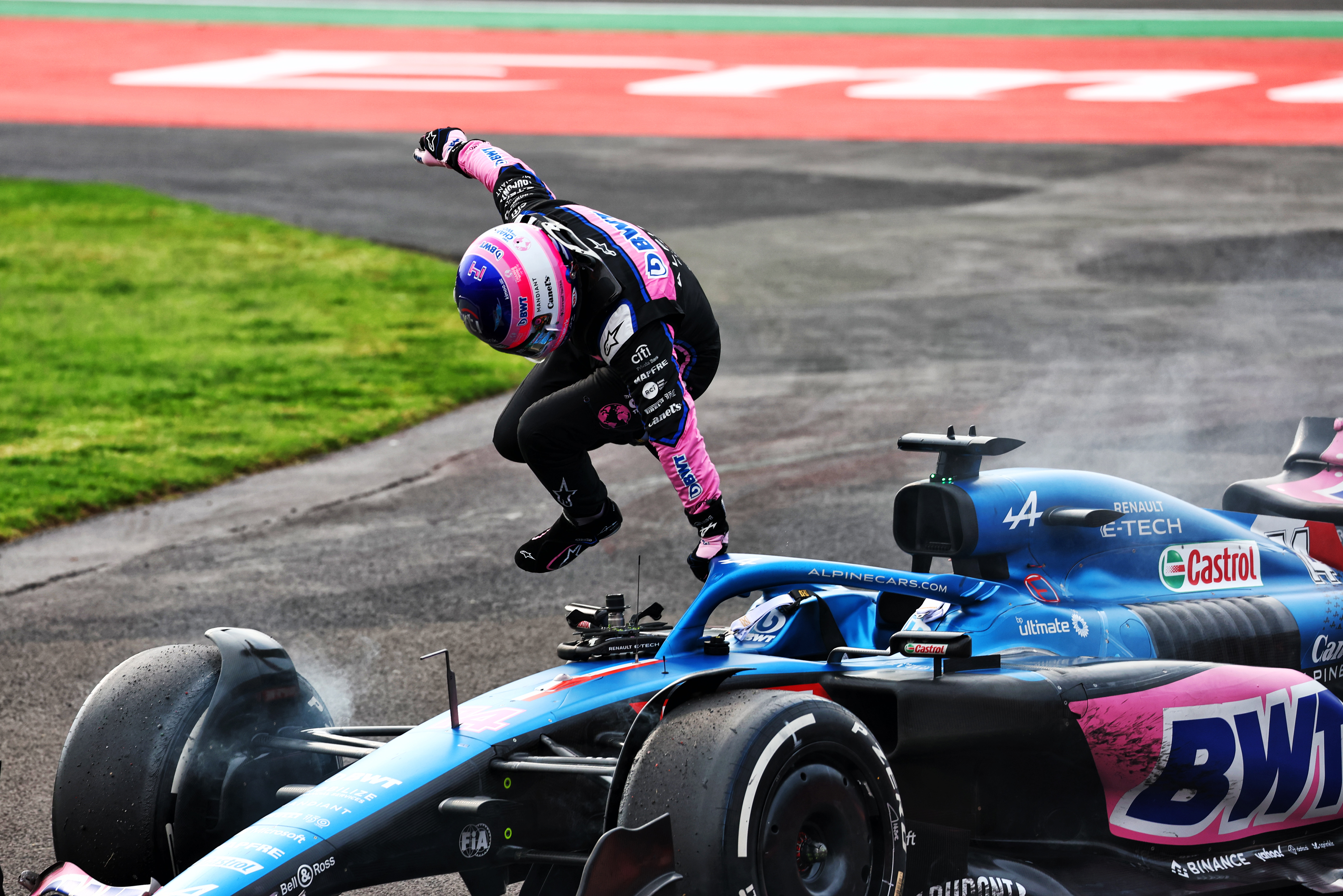 Alonso camina sobre las aguas