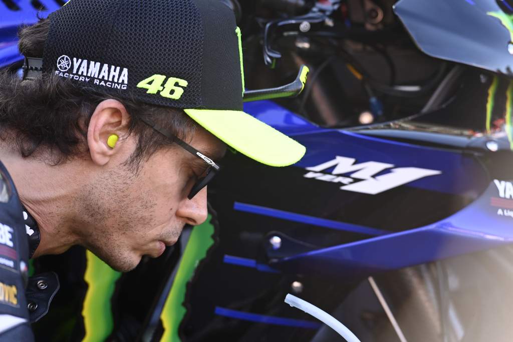 Yamaha sign Valentino Rossi to deal through end of 2018 season, Motorsport  News