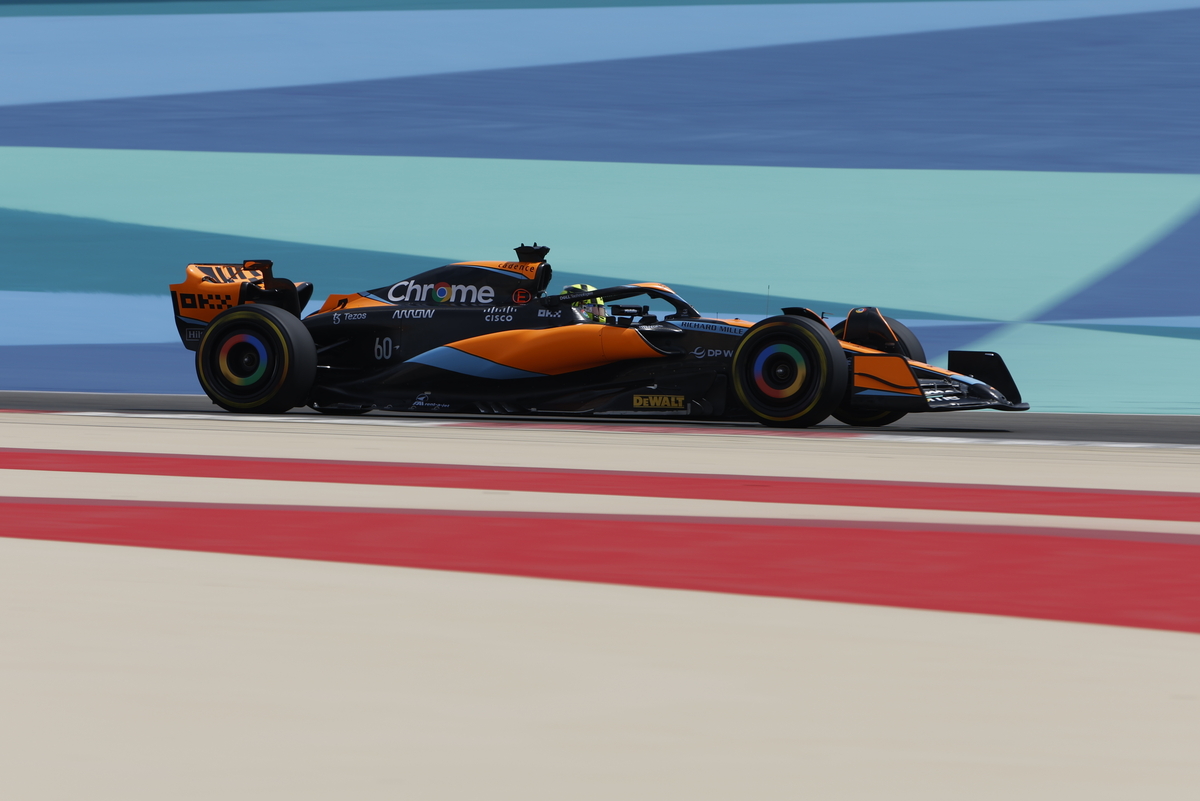 Lando Norris McLaren Bahrain F1 testing